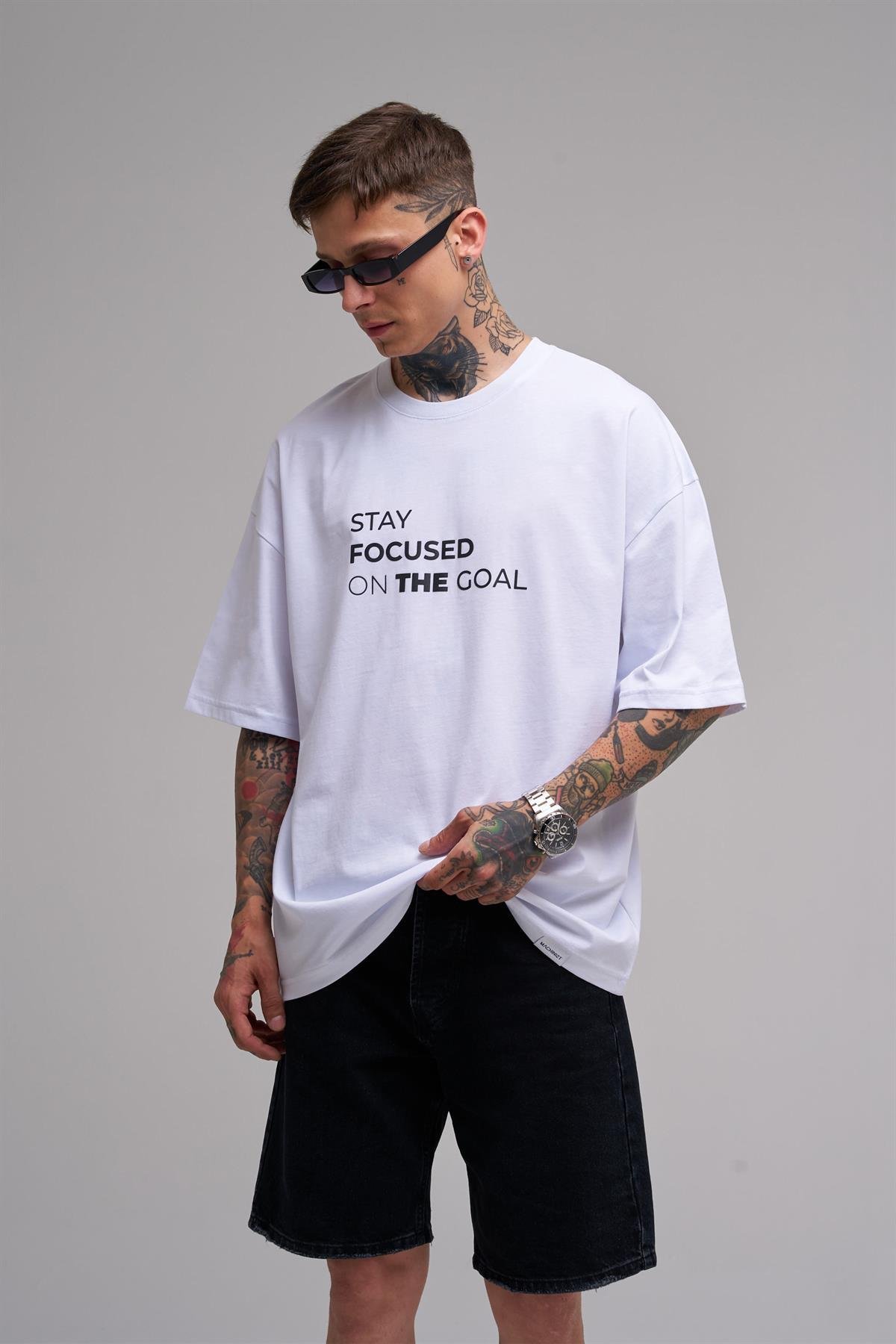 Erkek Stay Focused Baskılı Pamuklu Oversize Beyaz Tişört | Machinist