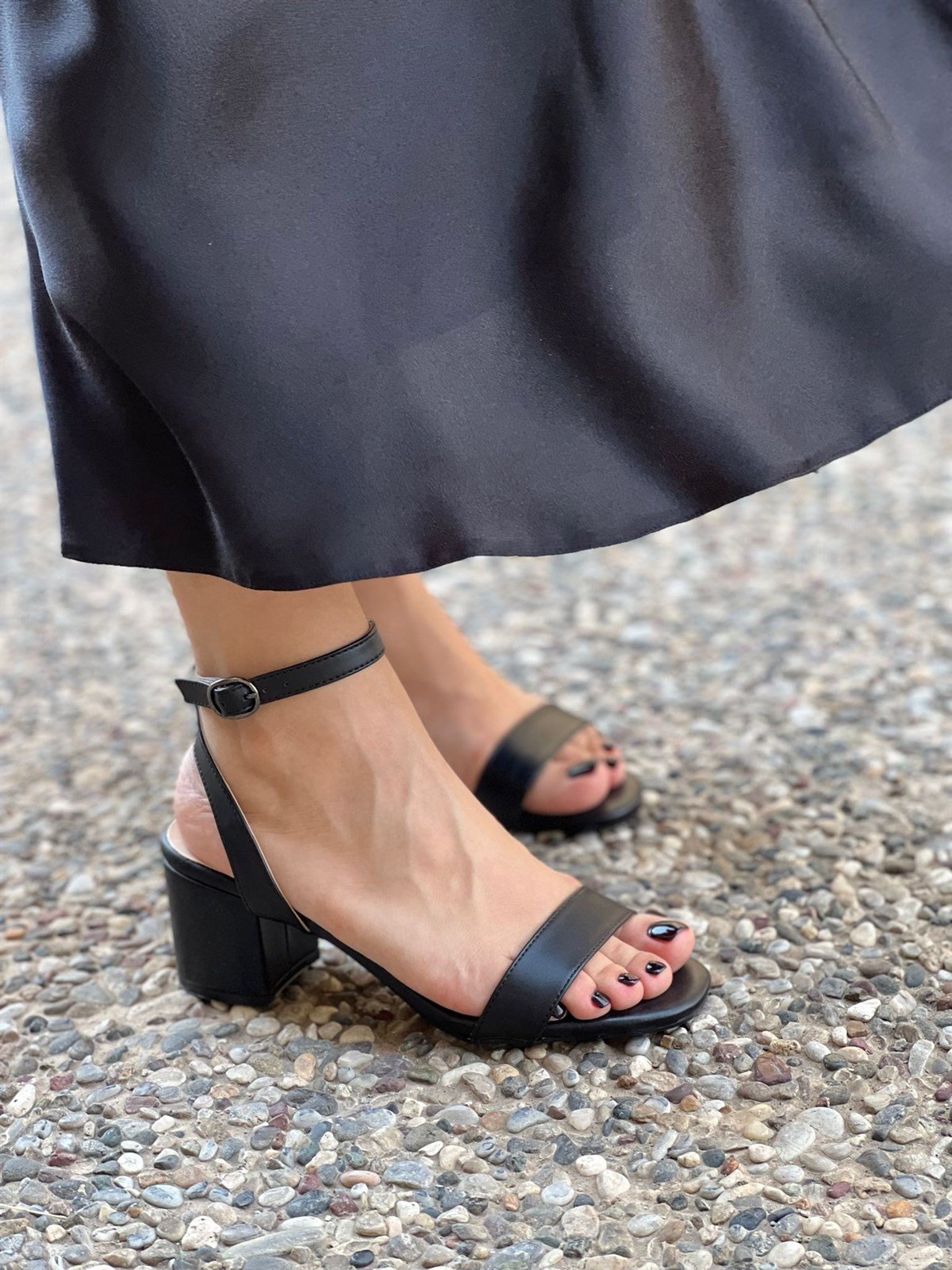 Karmen Siyah Bilekten Tokalı Tek Bant Kadın Topuklu Ayakkabı