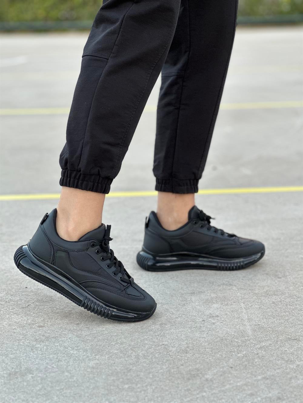 Martin Siyah Paraşüt Kumaş Air Taban Bağcıklı Kadın Spor Ayakkabı