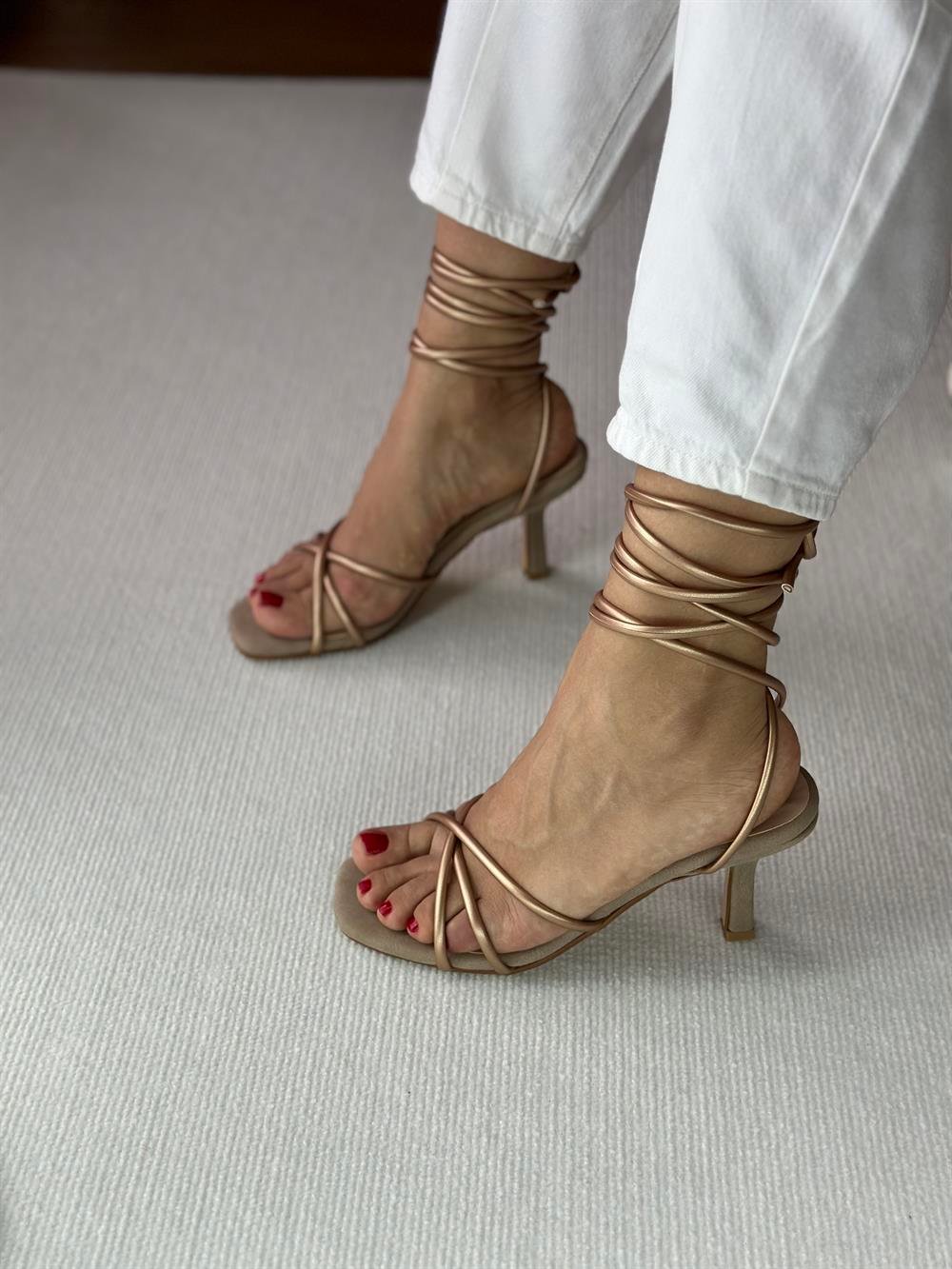 Paris Bronz Bilekten Bağlamalı Çapraz Bant Topuklu Kadın Ayakkabı