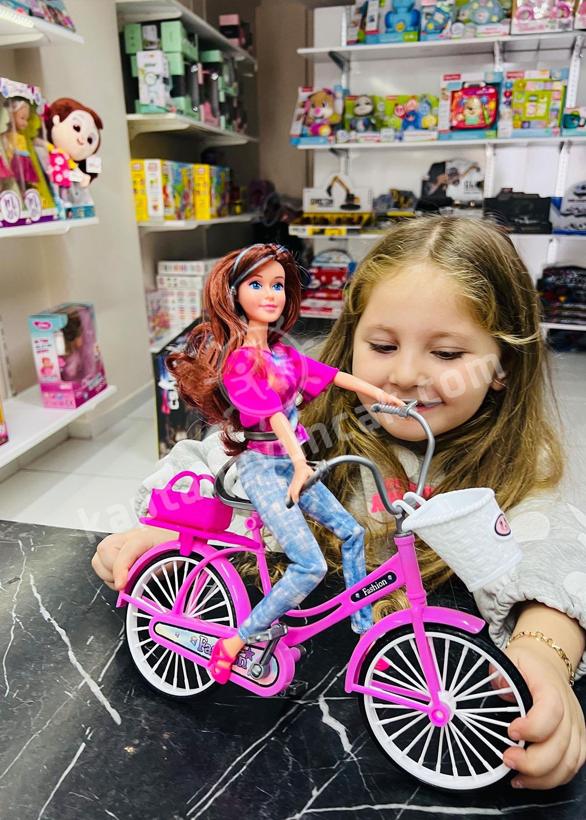 Vardem Aksesuarlı Bisikletli Eklemli Bebek - Kaptan Oyuncak