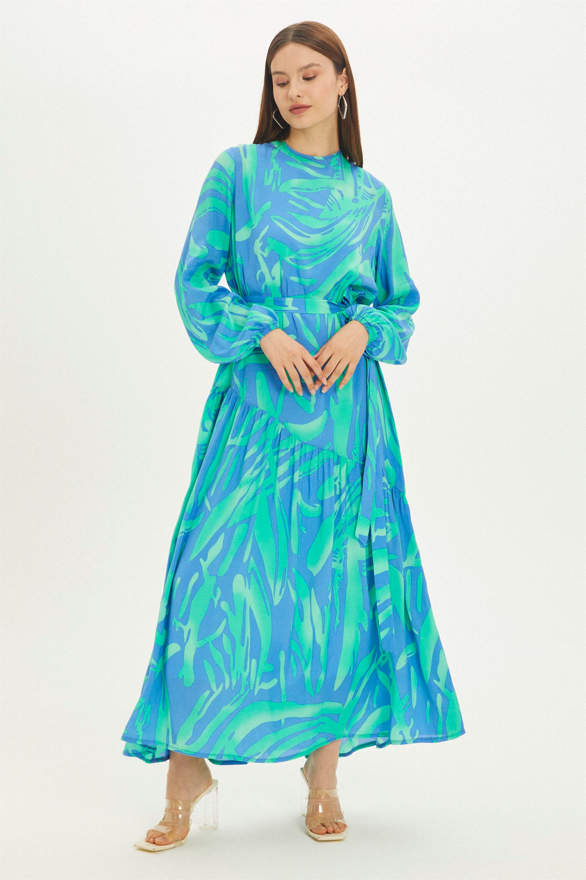 فستان ساتان طويل أخضر منقوش بياقة دائرية E-0375