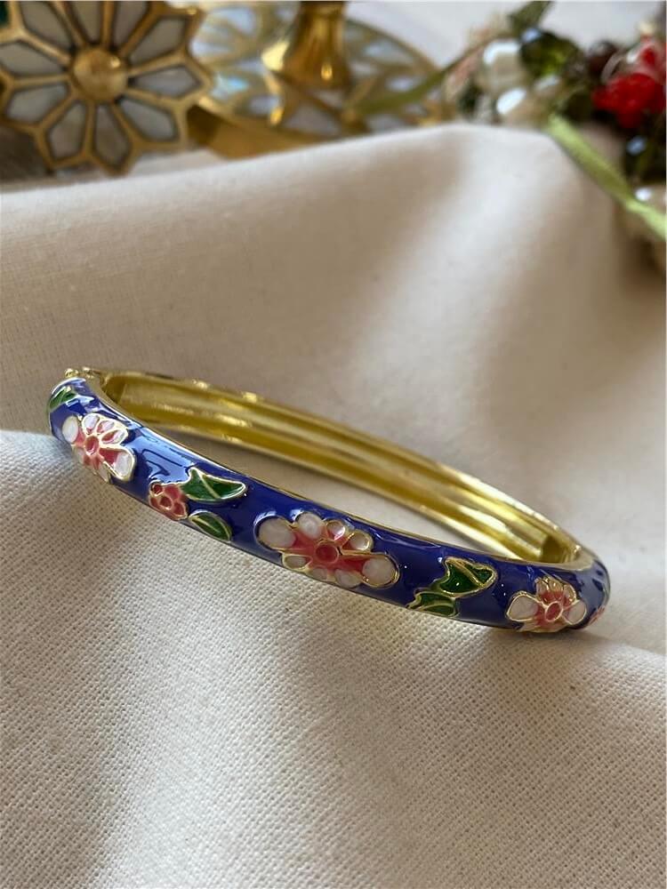 Özel Seri 14K Boşluklu Yeşil Mineli Çiçekli Kelepçe 30334 | Moda LUKKA