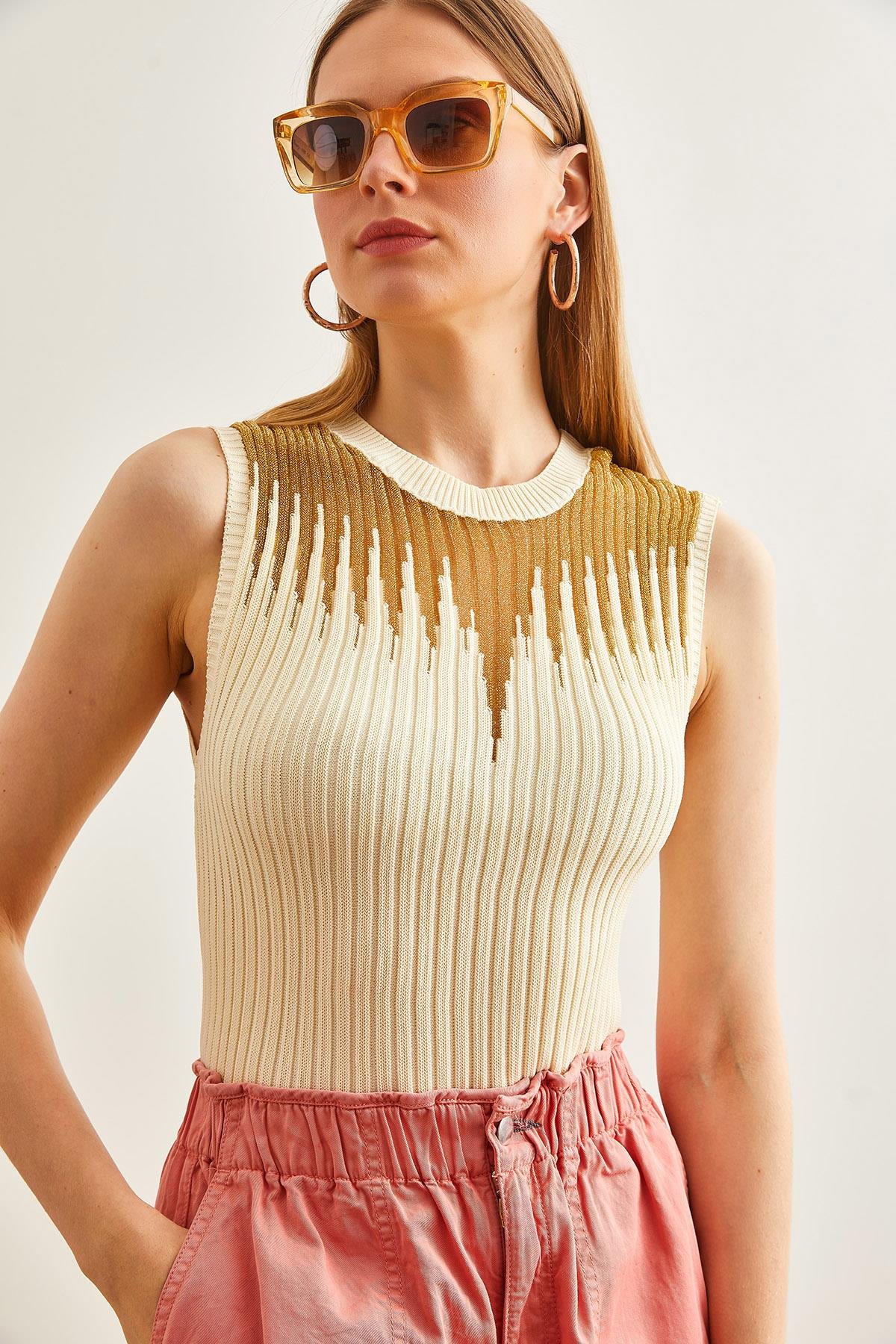 Yigitlarning guruh jinsiy aloqasi Yalangoch rus tombul qizlar