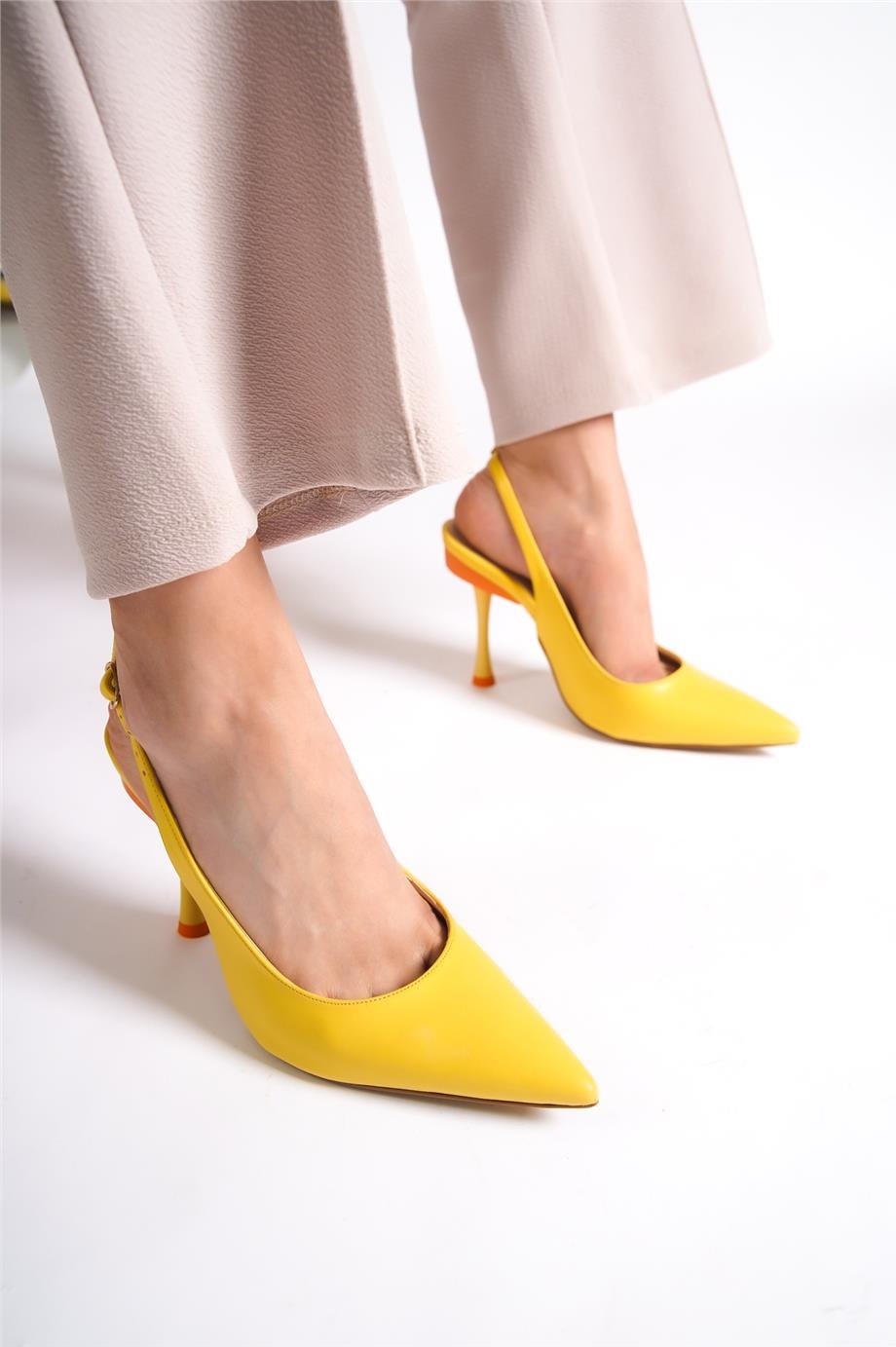 Capone Sarı Sivri Burunlu Topuk Renk Detaylı Arkası Açık Kadın Ayakkabı |  Caponestore