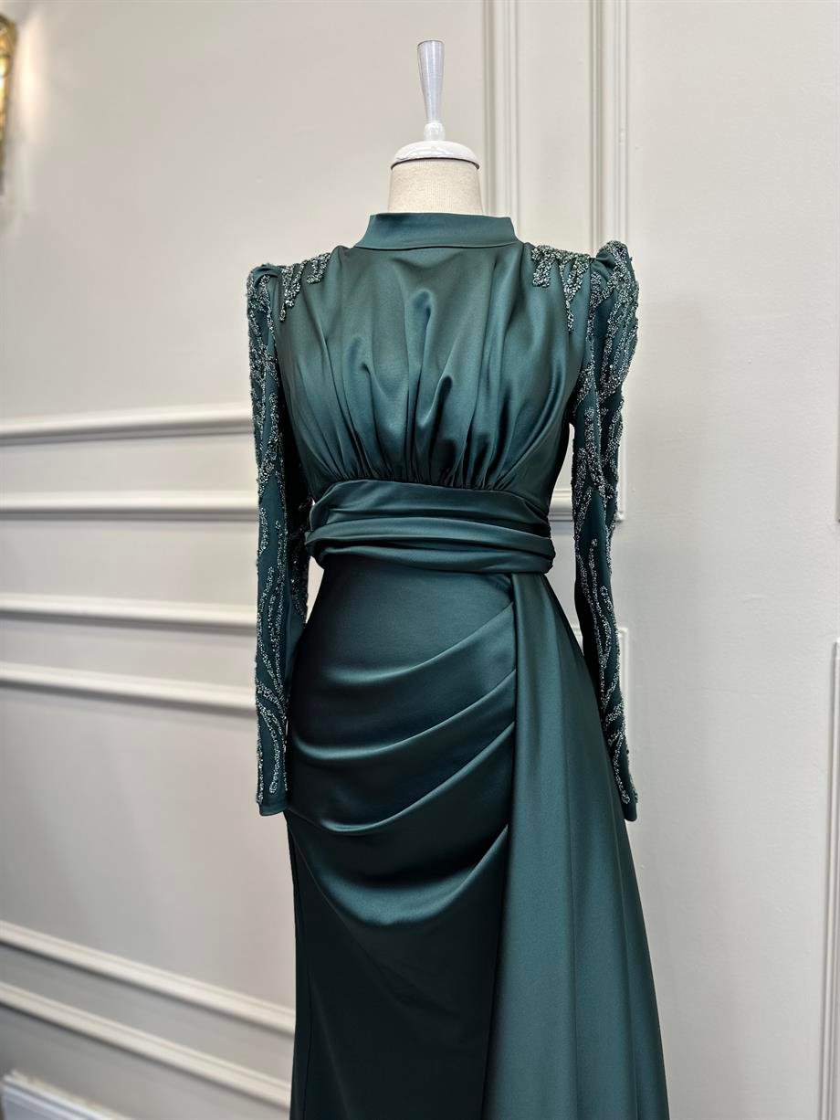 Emerald Embroidery Detailed Satin Evening Dress with Cape