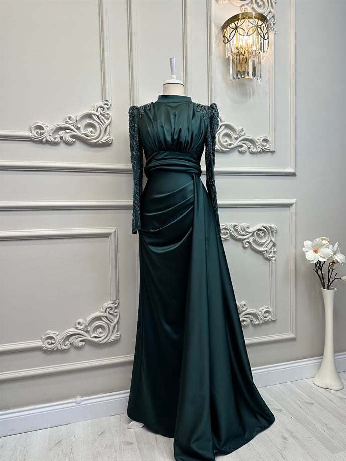 Emerald Embroidery Detailed Satin Evening Dress with Cape