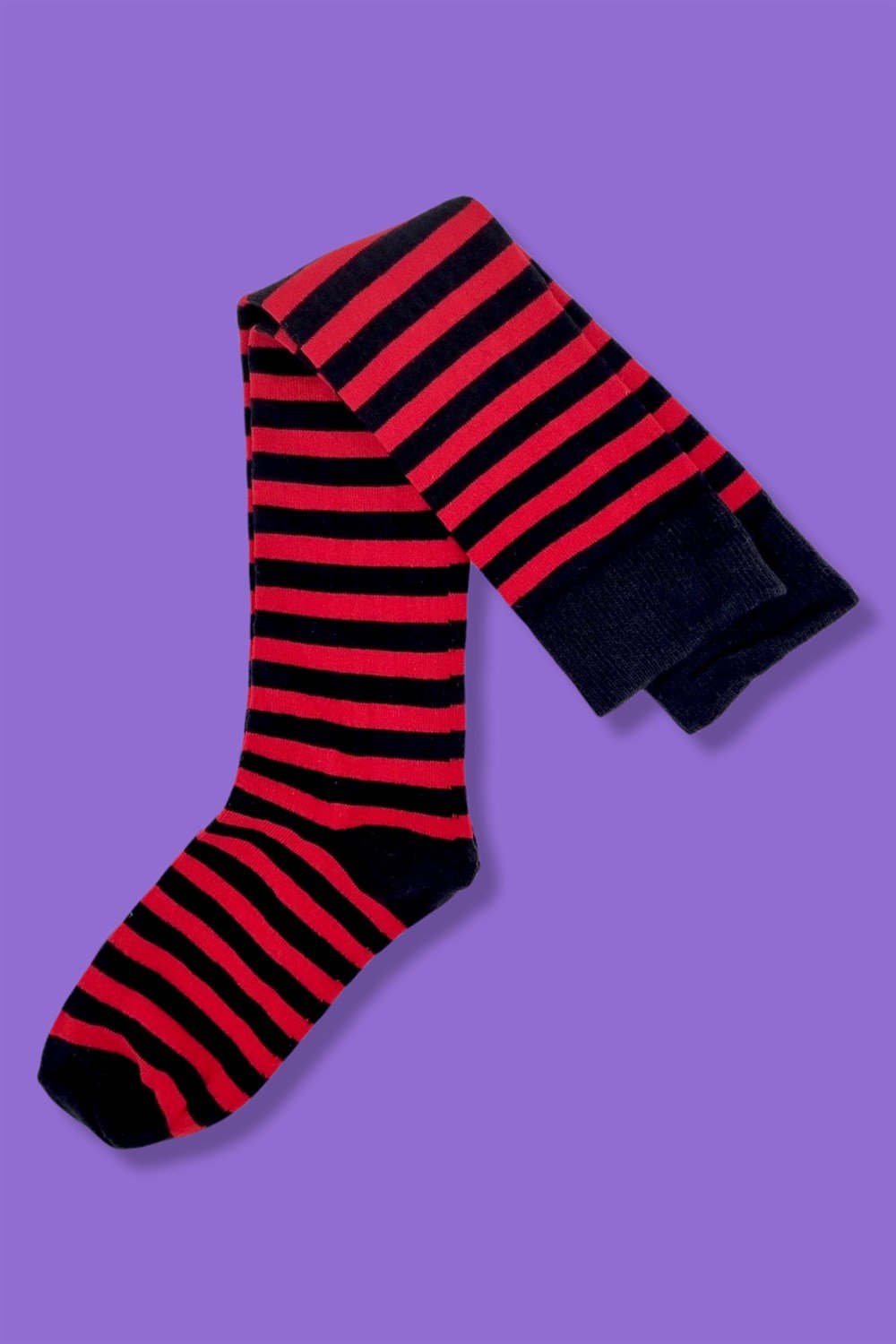 Kırmızı Çizgili Siyah Dizüstü Çorap Ürününü Hemen İncele