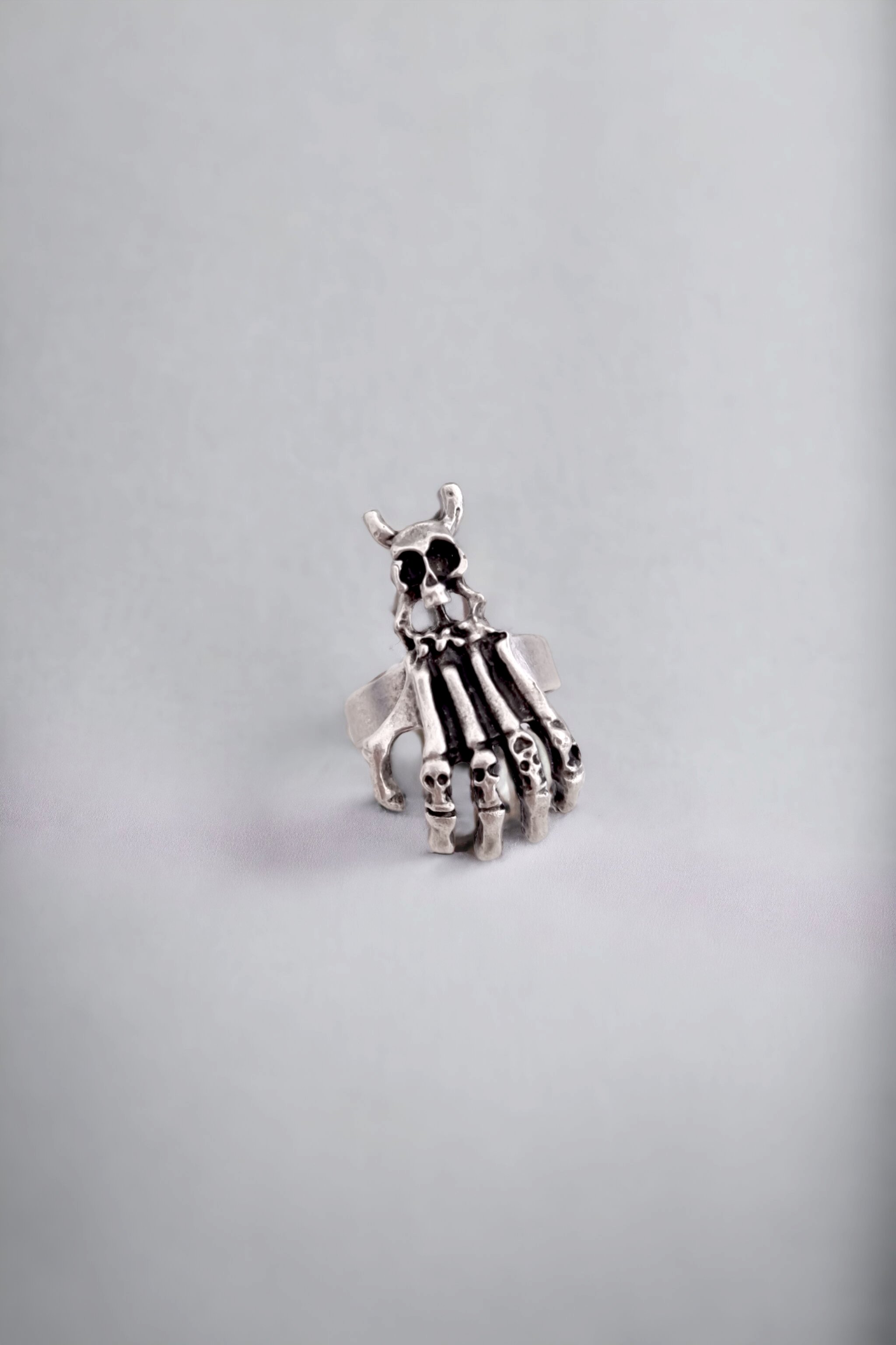 Hand skeleton ring outlet