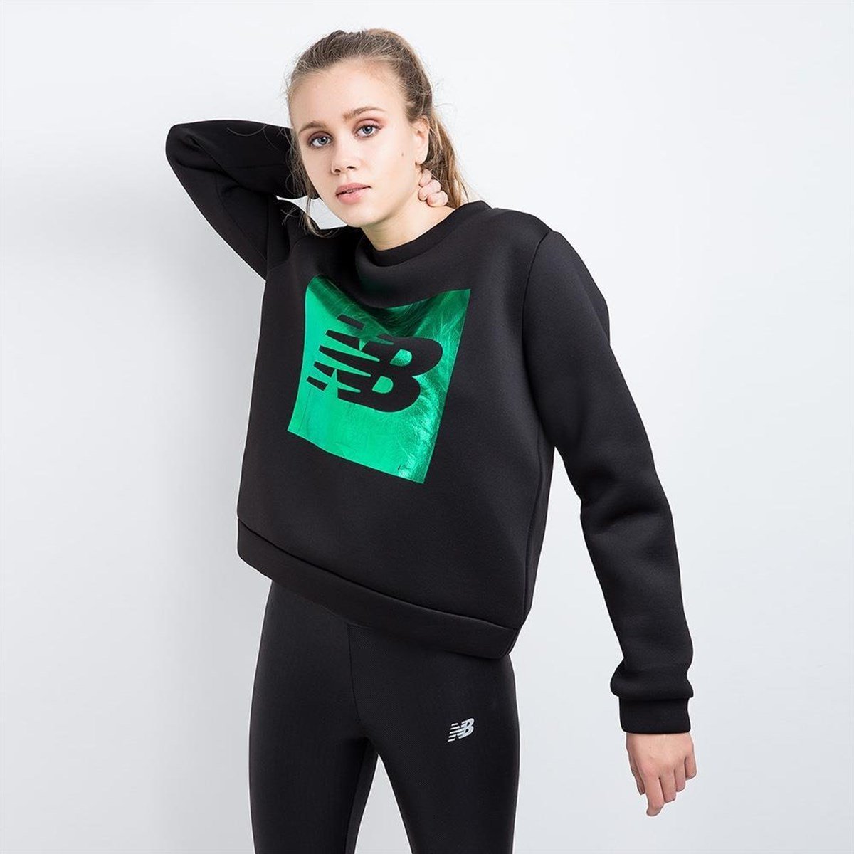 New Balance Foiled Sweatshirt Kadın Sweat WTC3622-BK