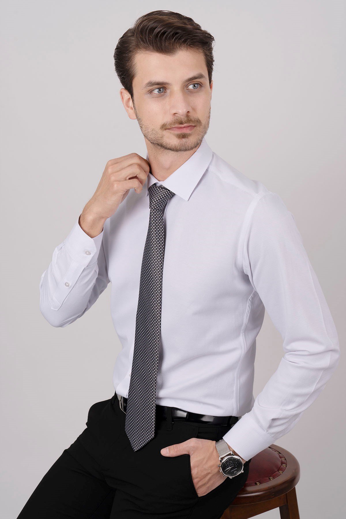 Gömlek Kravat Seti (Hediye Kutusunda Siyah Gri Desenli Kravat & Beyaz Armür  Slimfit Gömlek) | etikmen.com