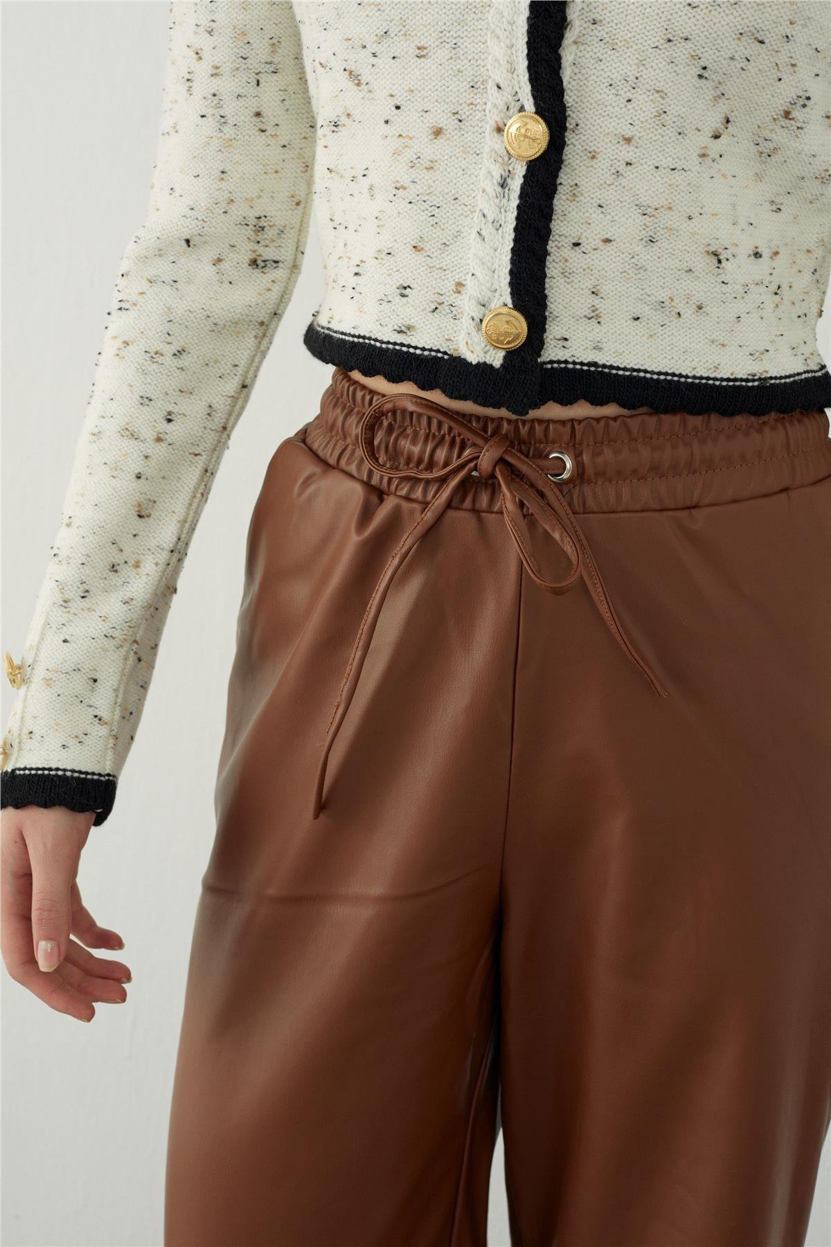 Kahverengi Bol Kesim Deri Görünümlü Pantolon - Sherin