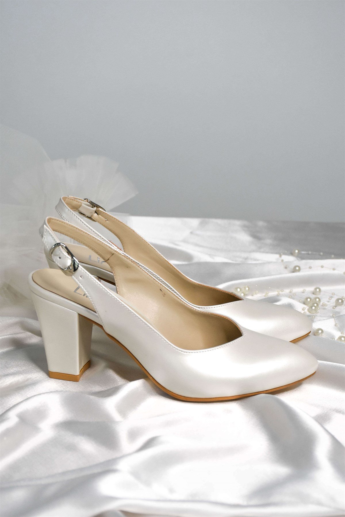 Kadın Sedef Beyaz Renk Arka Açık Önü V Detaylı 8 Cm Kalın Topuklu Abiye  Gelin Ayakkabısı