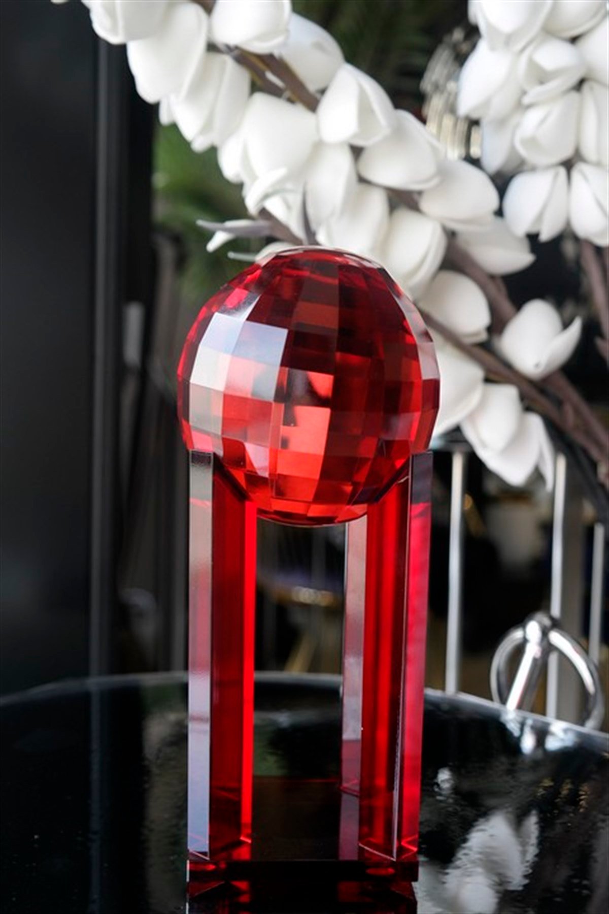 Kırmızı Kristal Cam Kaide Üzeri Küre Dekoratif Obje 23 Cm Fiyatları | Joy  Home Accessories