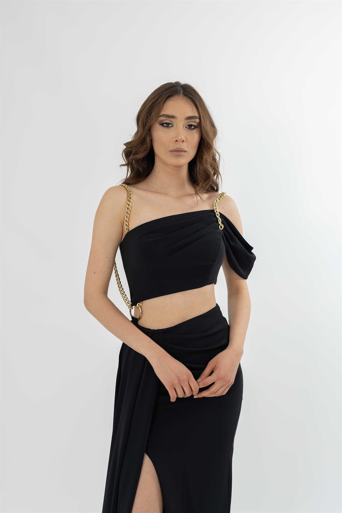 İki Parça Görünümlü Yırtmaçlı Siyah Uzun Abiye Elbise - egelin
