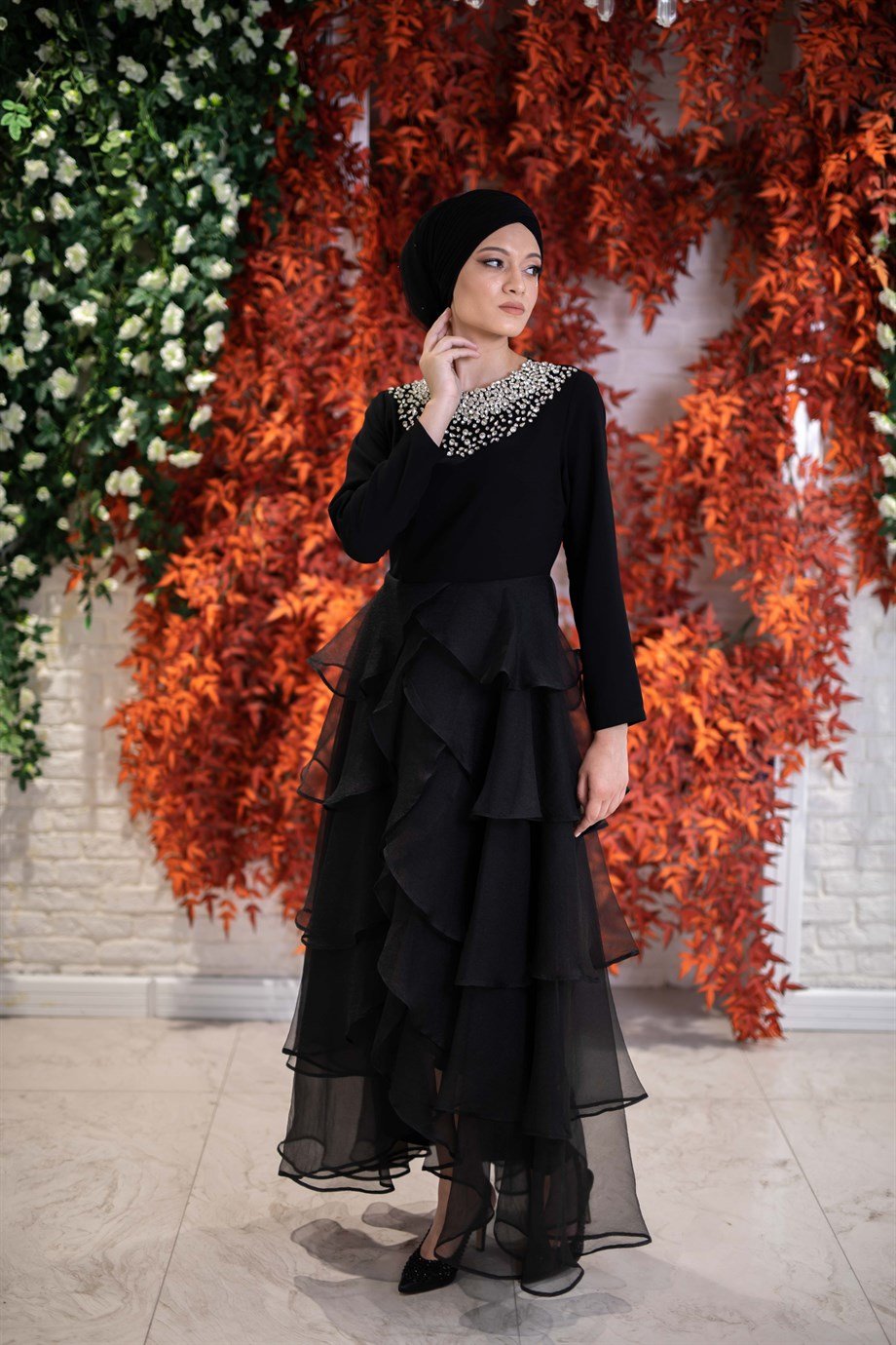 Yaka Taş Detaylı Kat Kat Etek Siyah Tesettür Abiye Elbise - egelin