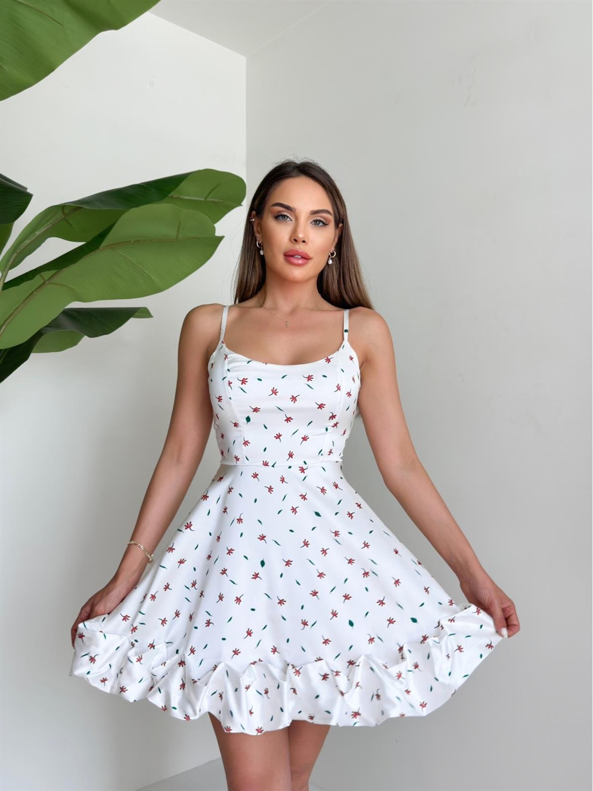 Beyaz Kıvrımlı Çiçekli Elbise