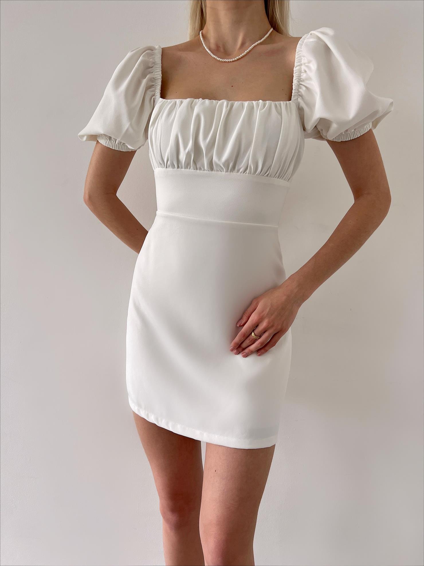 Kare Yaka Kısa Balon Kol Sırt Dekolteli Zenn Kadın Beyaz Mini Elbise  23Y000120