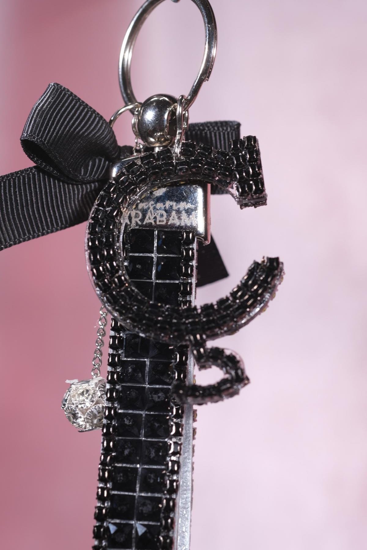 Siyah Bagetli Anahtarlık & Siyah C Harf & Gümüş Minik Top & Siyah Kurdela -  Tasarım Arabam