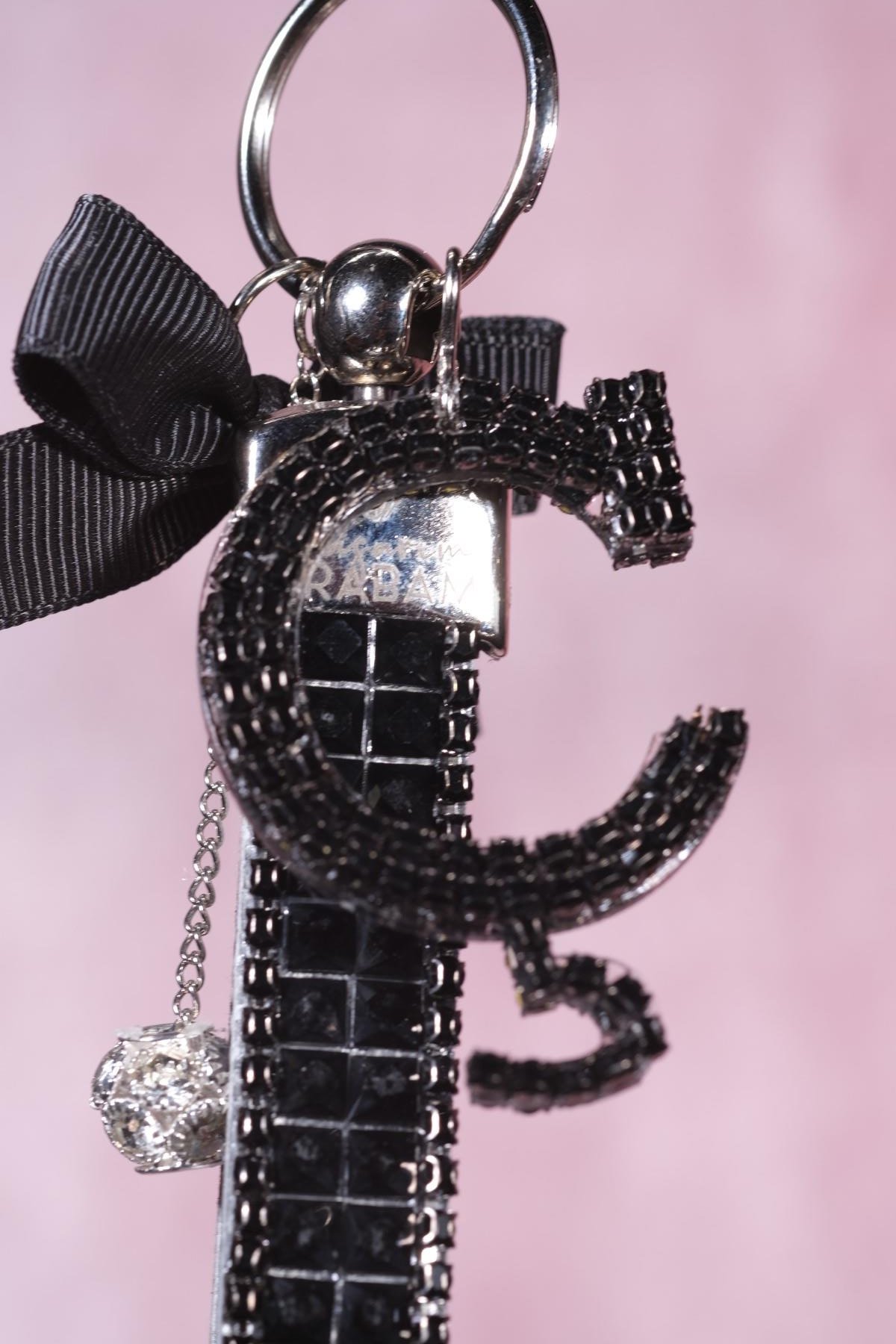 Siyah Bagetli Anahtarlık & Siyah C Harf & Gümüş Minik Top & Siyah Kurdela -  Tasarım Arabam