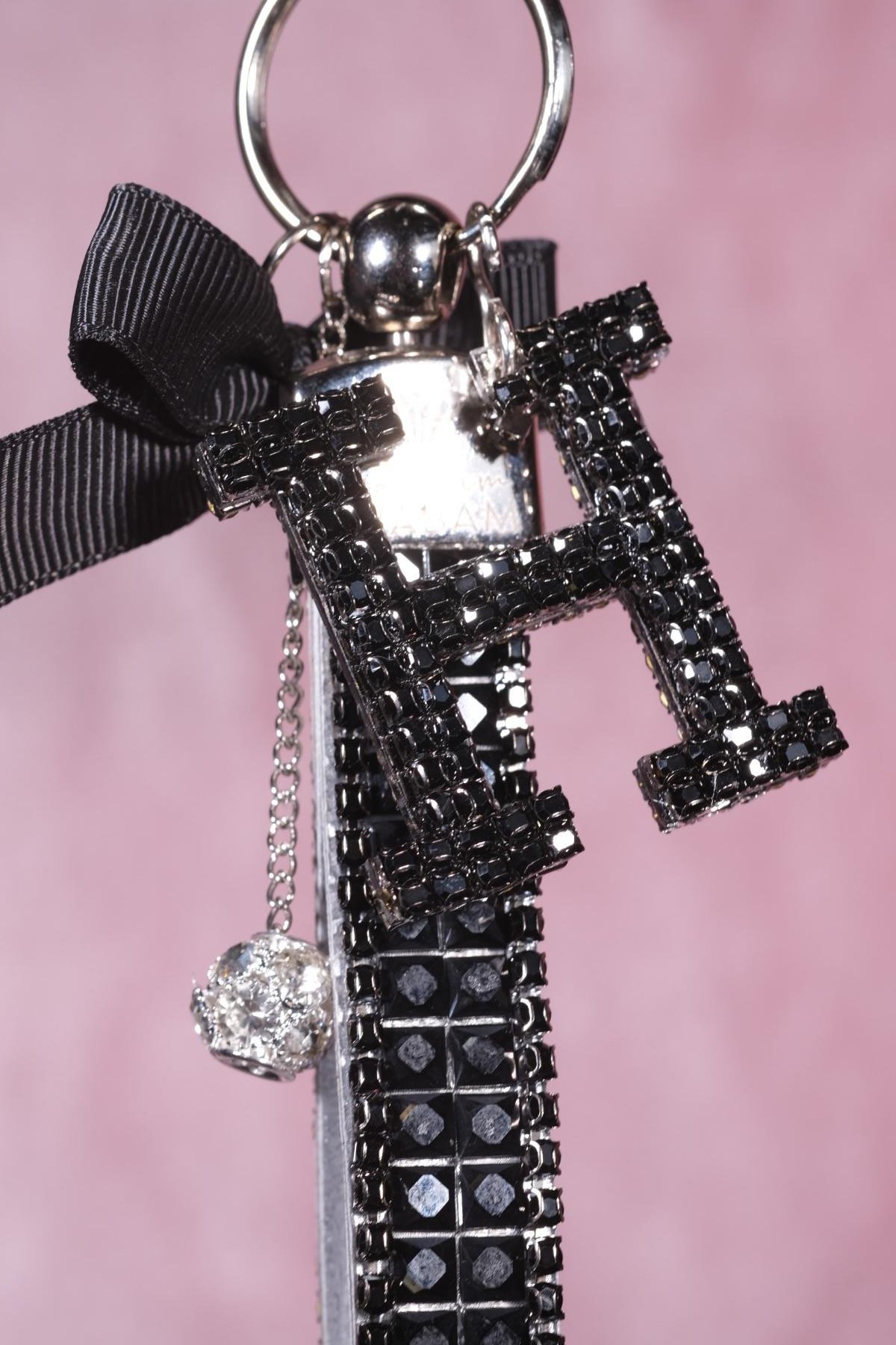 Siyah Bagetli Anahtarlık & Siyah H Harf & Gümüş Minik Top & Siyah Kurdela -  Tasarım Arabam