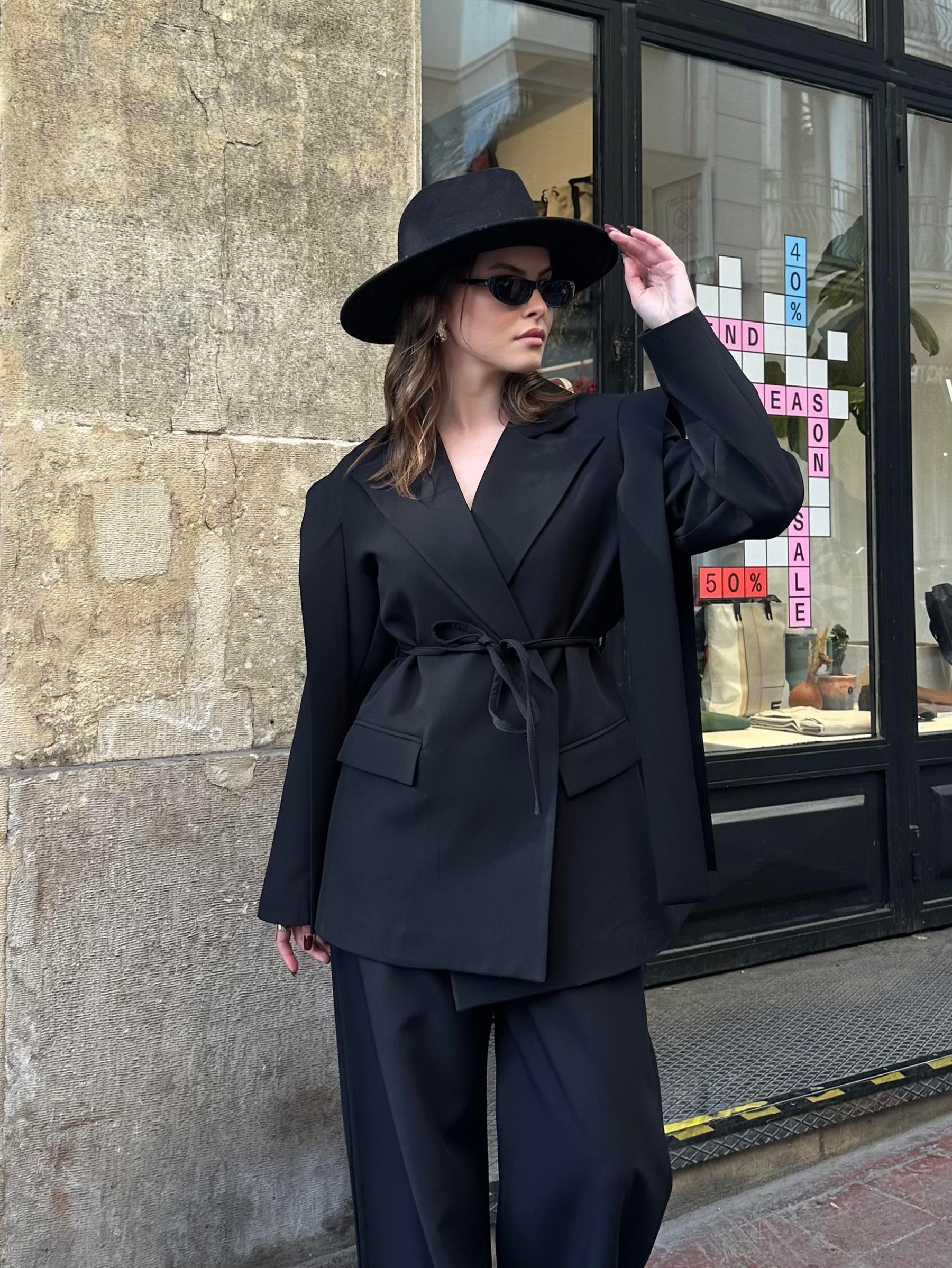 Omuz Detaylı Siyah Blazer Ceket