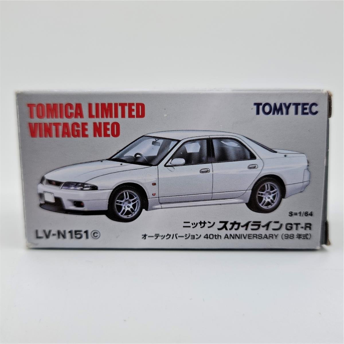 Tomica Limited Vintage Neo 1:64 Nissan Skyline GT-R R33 LV-N151