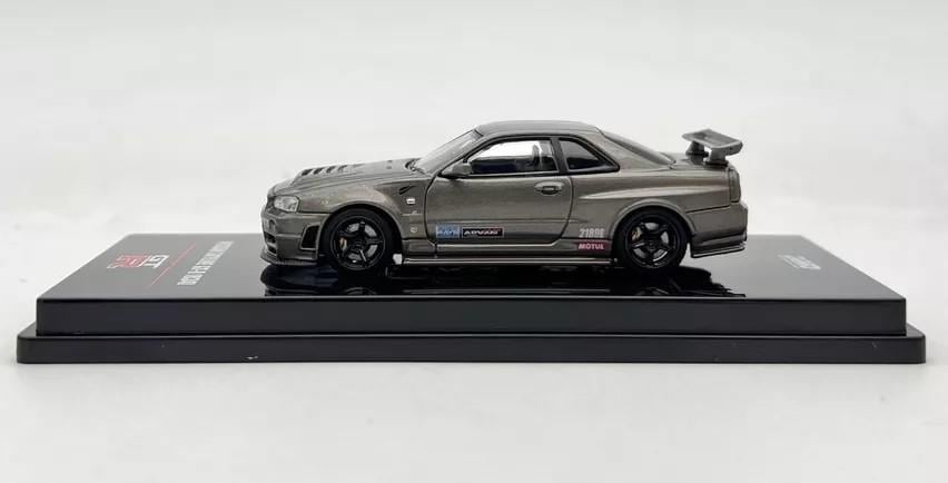 INNO 1/64 NISSAN SKYLINE GT-R (R34) Fábrica OMORI CLUBMAN