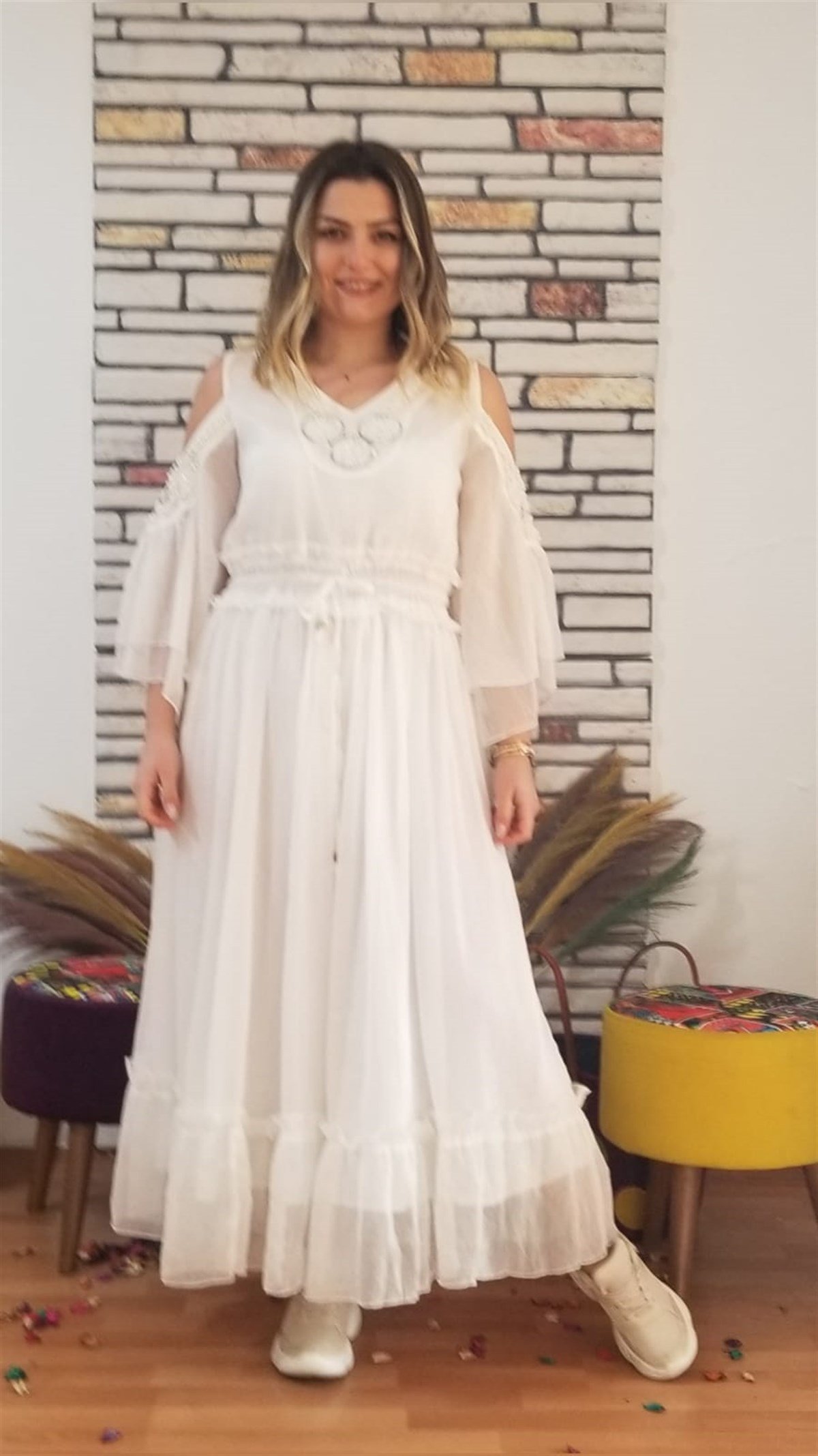 Beyaz İtalyan Omzu Açık Elbise (Dış Çekim)