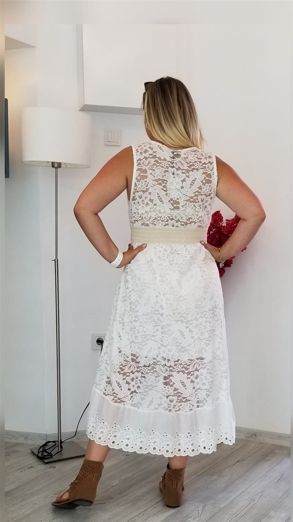 Beyaz İtalyan Dantel Kumaş İçi Astarlı Elbise
