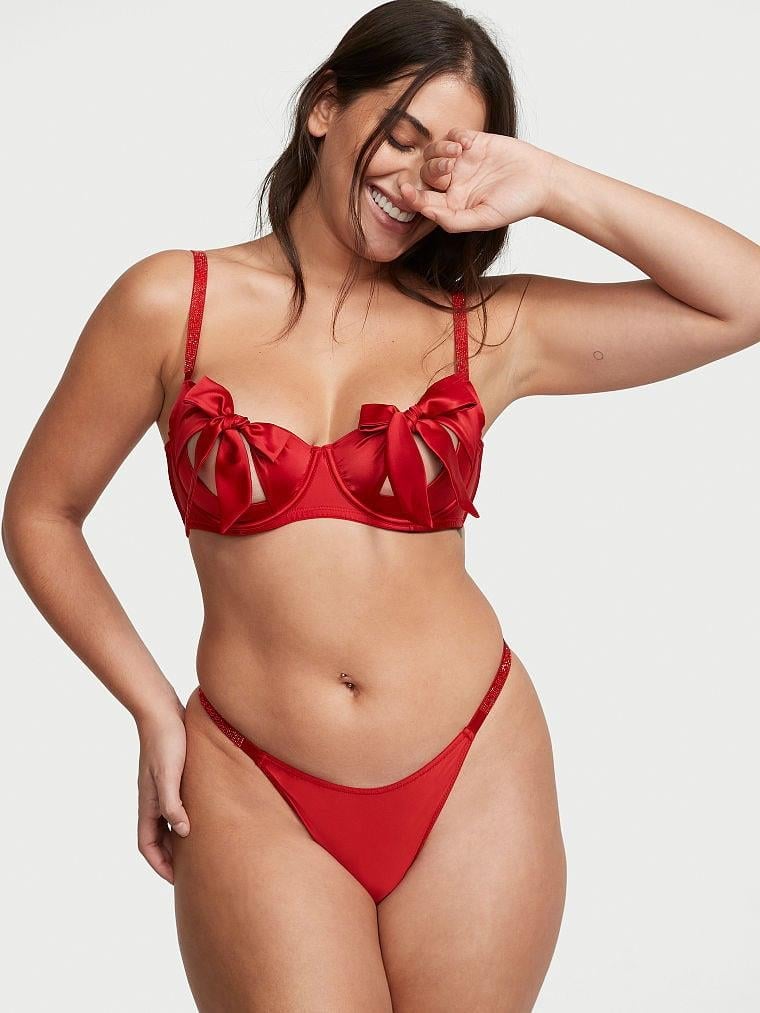 Shaffof külotli ayollarning erotik foto galereyasi