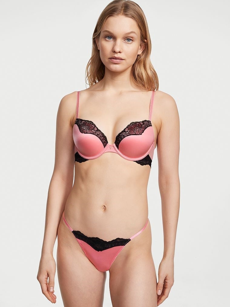 Eri mast uxlayotgan paytda porno sikish Yoldan otayotgan bir kishi siltab ketdi