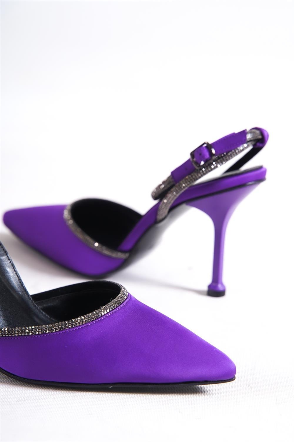 Capone Pointed Toe Cleavage And Ankle Band Crystal Slingback