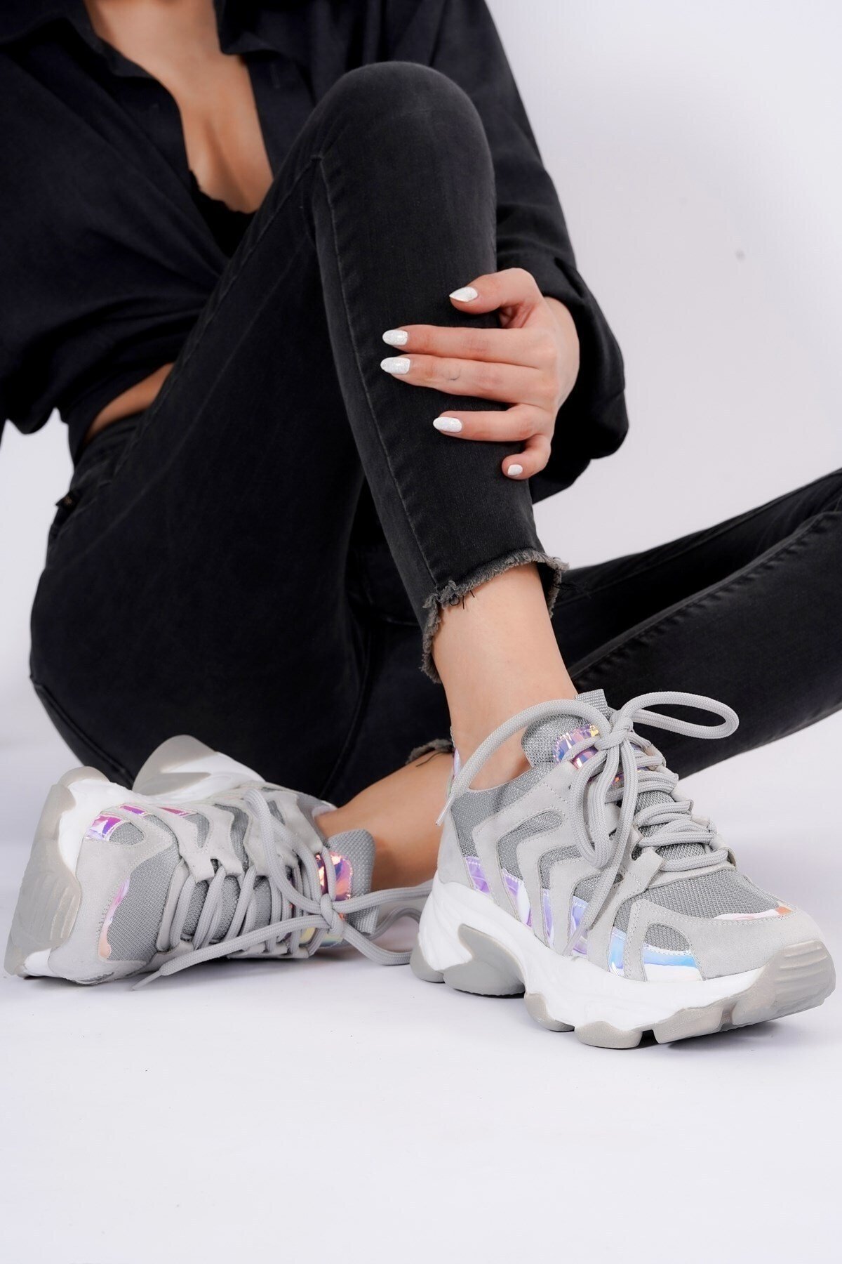 Kadın Toreks Gri Hologramlı Kalın Taban Bağcıklı Spor Ayakkabı149,90 TL