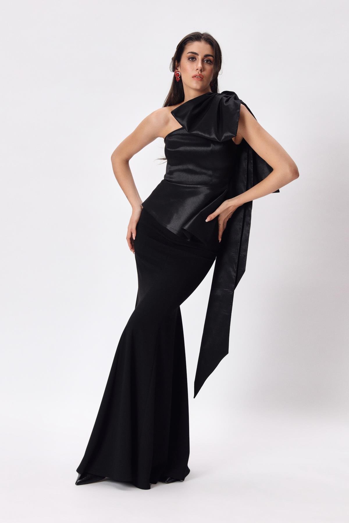 Gisele Blouse Black One shoulder taffeta blouse Blouses Modalogy