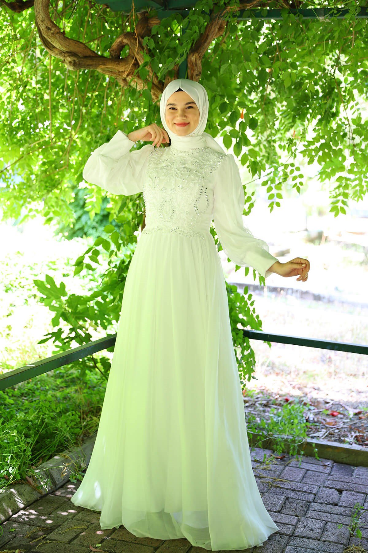 Kadın Beyaz Taş İşlemeli Şifon Tesettür Abiye Elbise