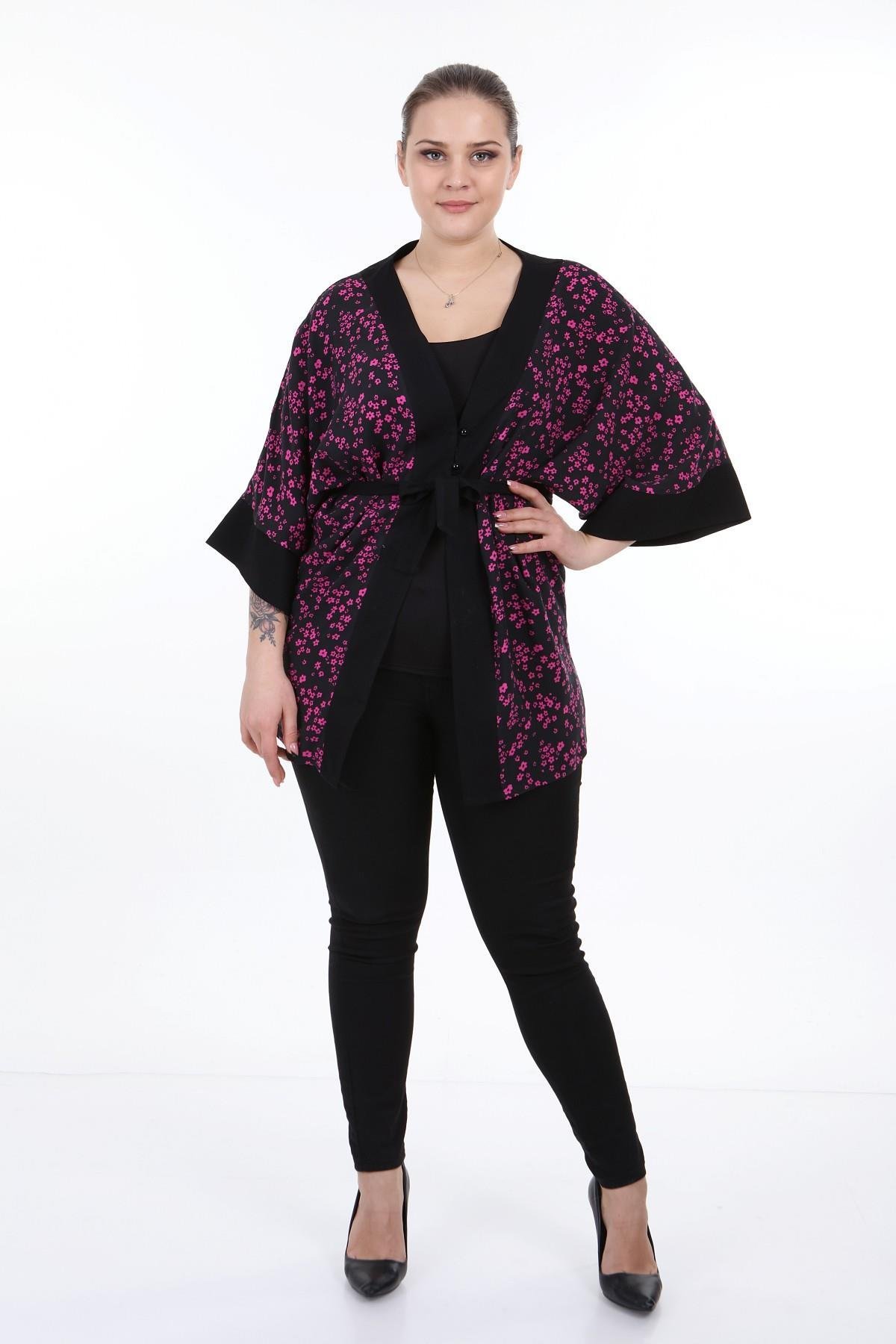 Önden Bağlamalı ve Düğmeli Kolları Geniş Küçük Çiçekli Siyah Fuşya Kimono