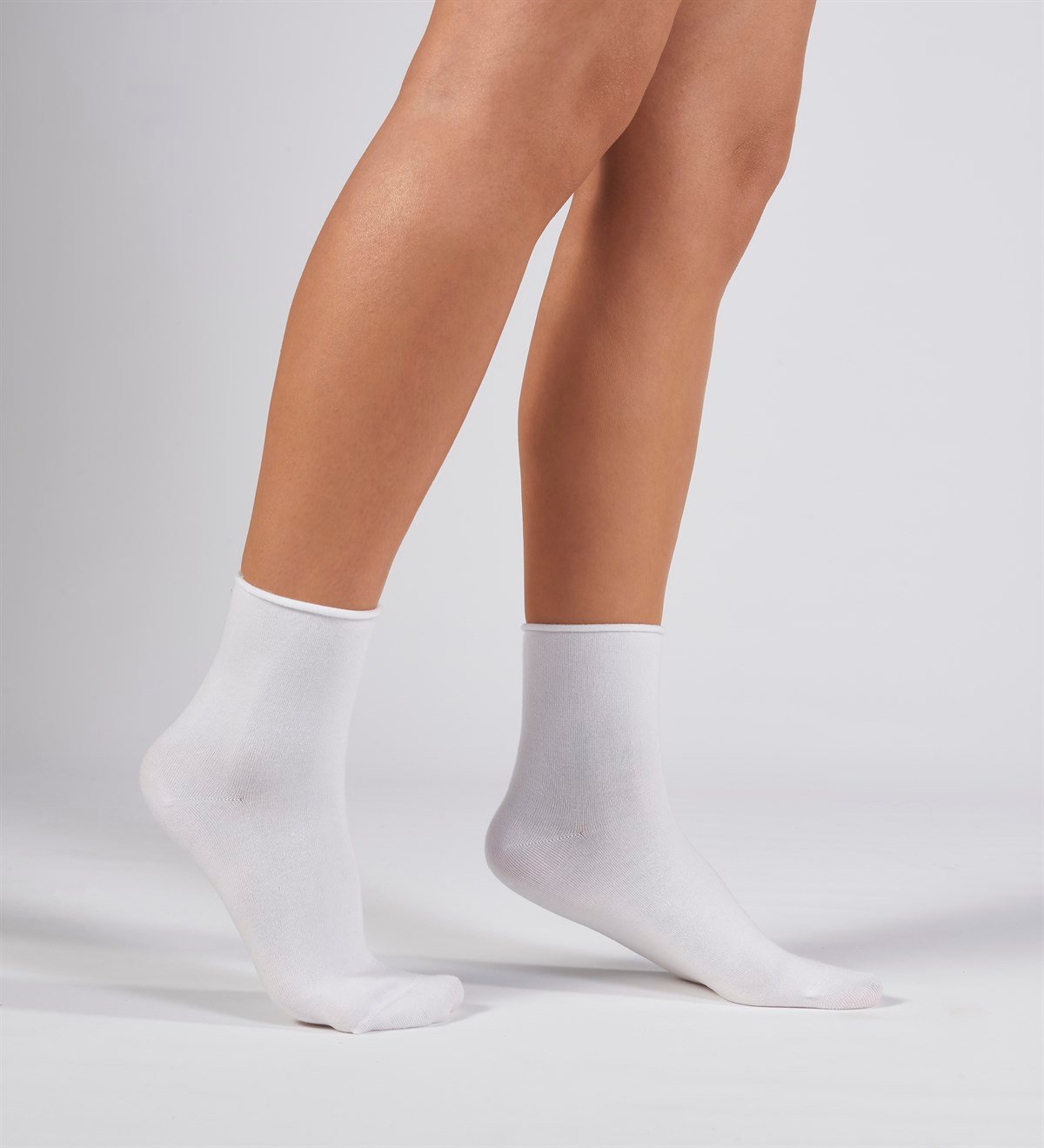 3'lü Paket Beyaz,Siyah Ve Lacivert Modal Lastiksiz Dikişsiz Kadın Quarter  Yarım Soket Çorap