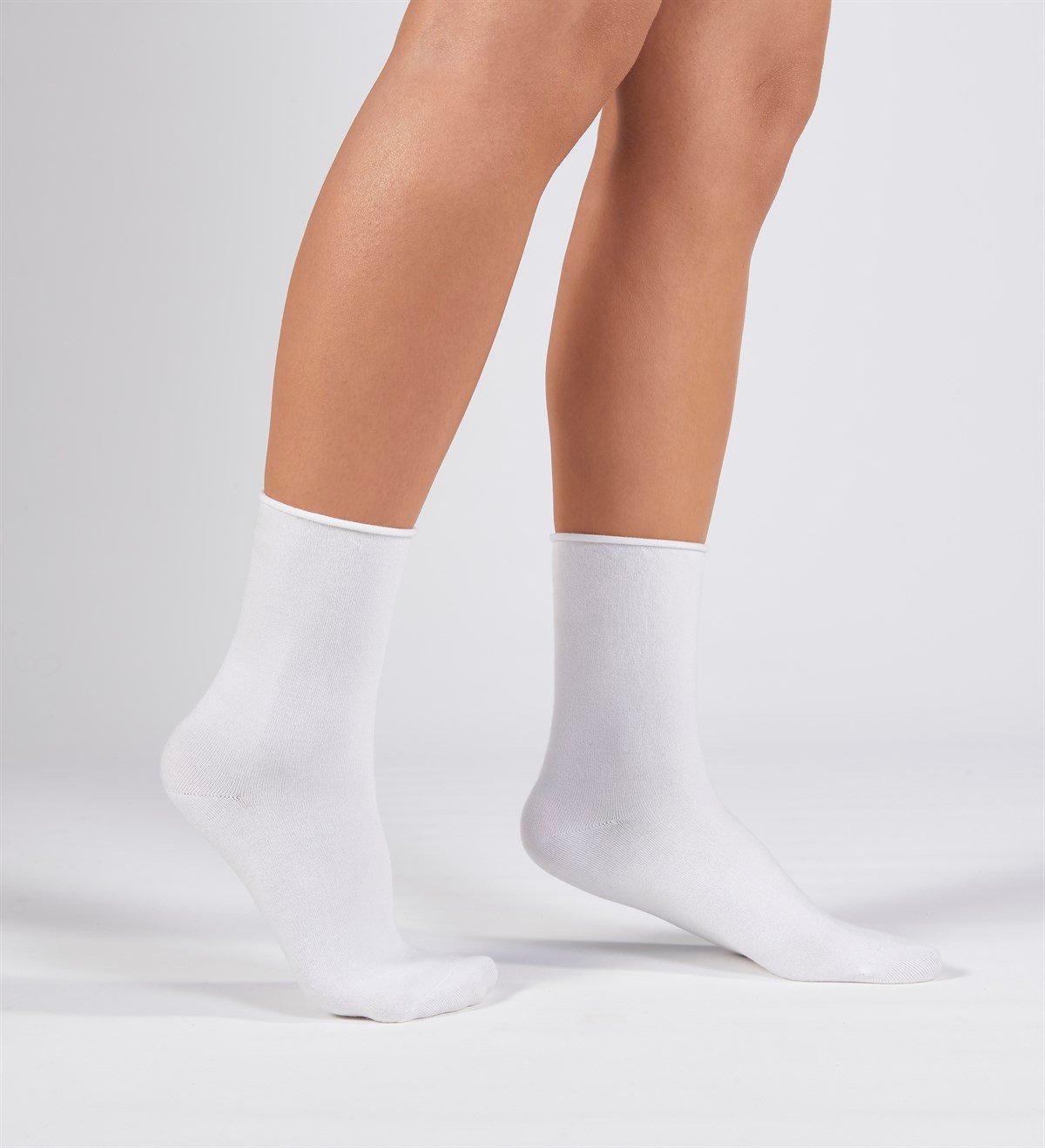 Beyaz Modal Lastiksiz Dikişsiz Kadın Soket Çorap