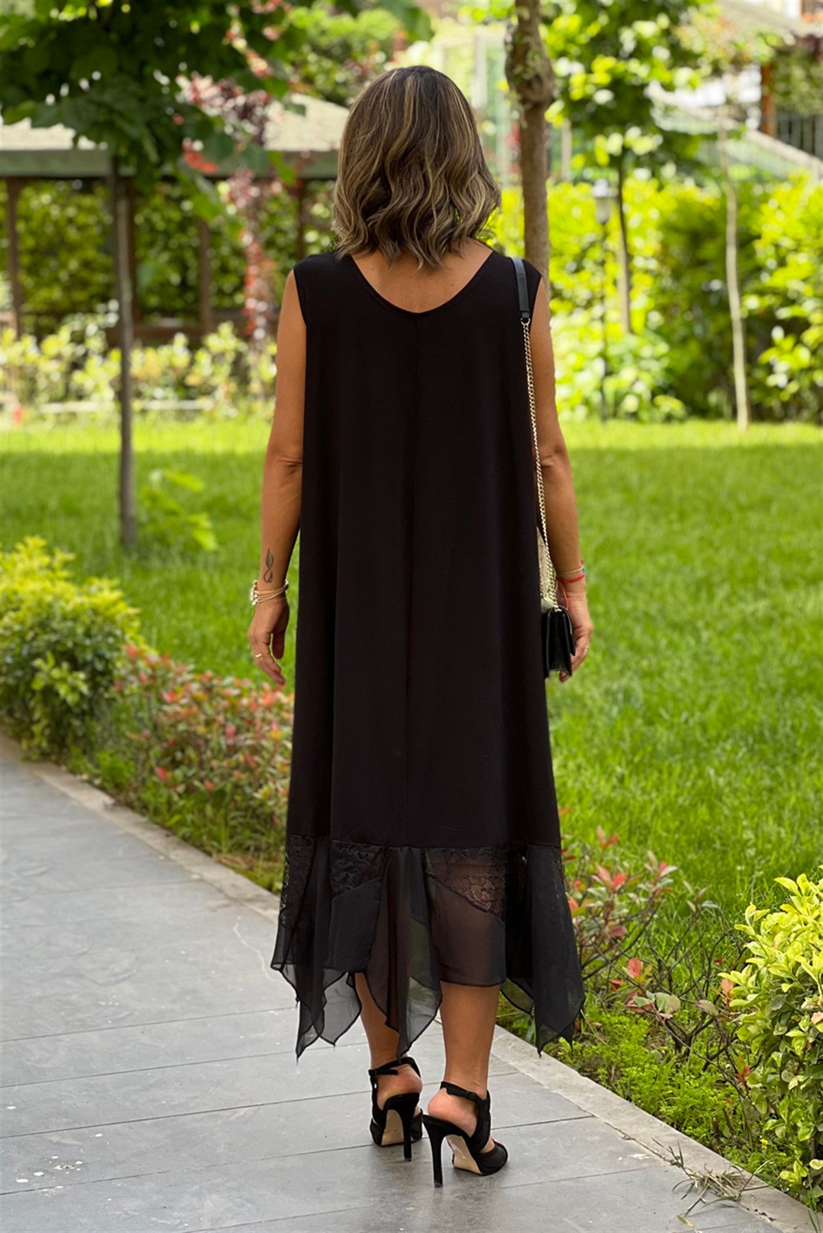 Siyah Kolsuz İtalyan Dantelli Elbise