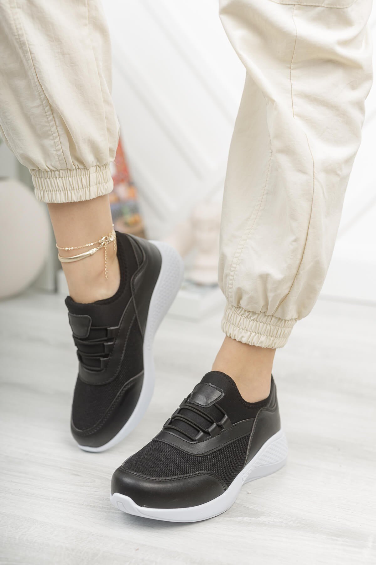 Bağcıksız Siyah Beyaz Sneakers Kadın Spor Ayakkabı - Bitmedeniste.com