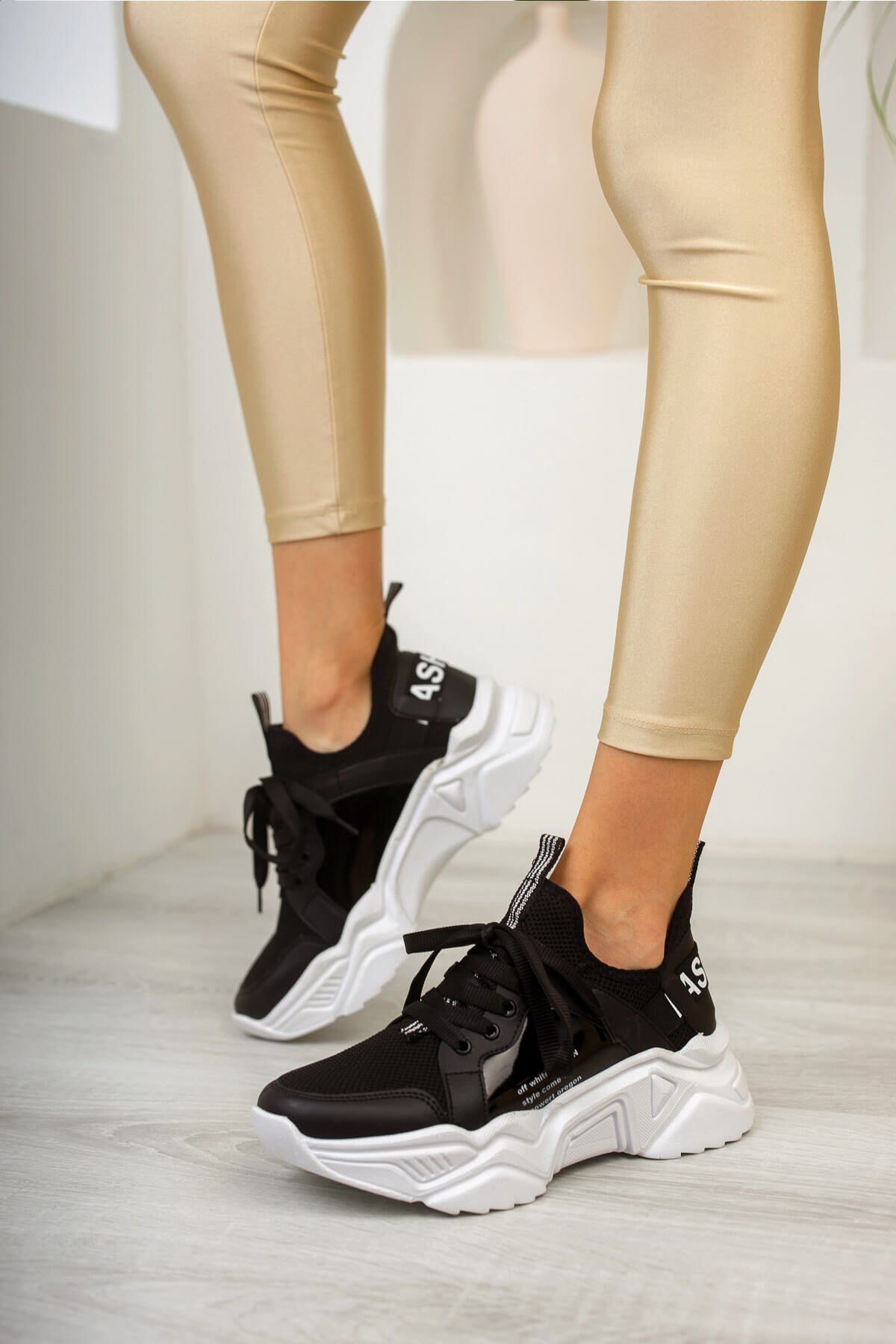 Kadın Siyah Dolgu Topuk Sneaker Spor Ayakkabı Aren - Bitmedeniste.com