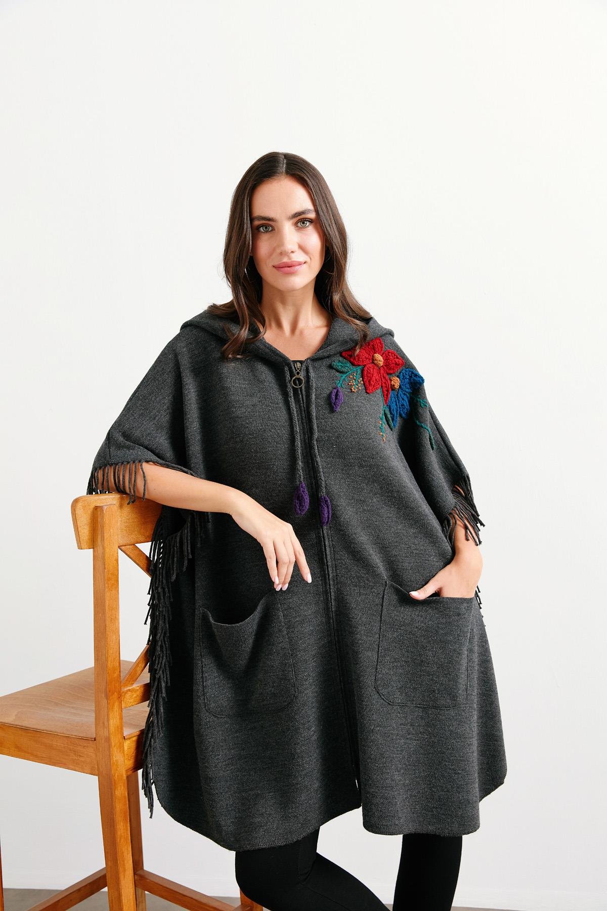 ne Quittez pas　Wool Emb Poncho Zarza - Baby Alpaca wool Hooded Unisex Poncho S-XXL - Aztec