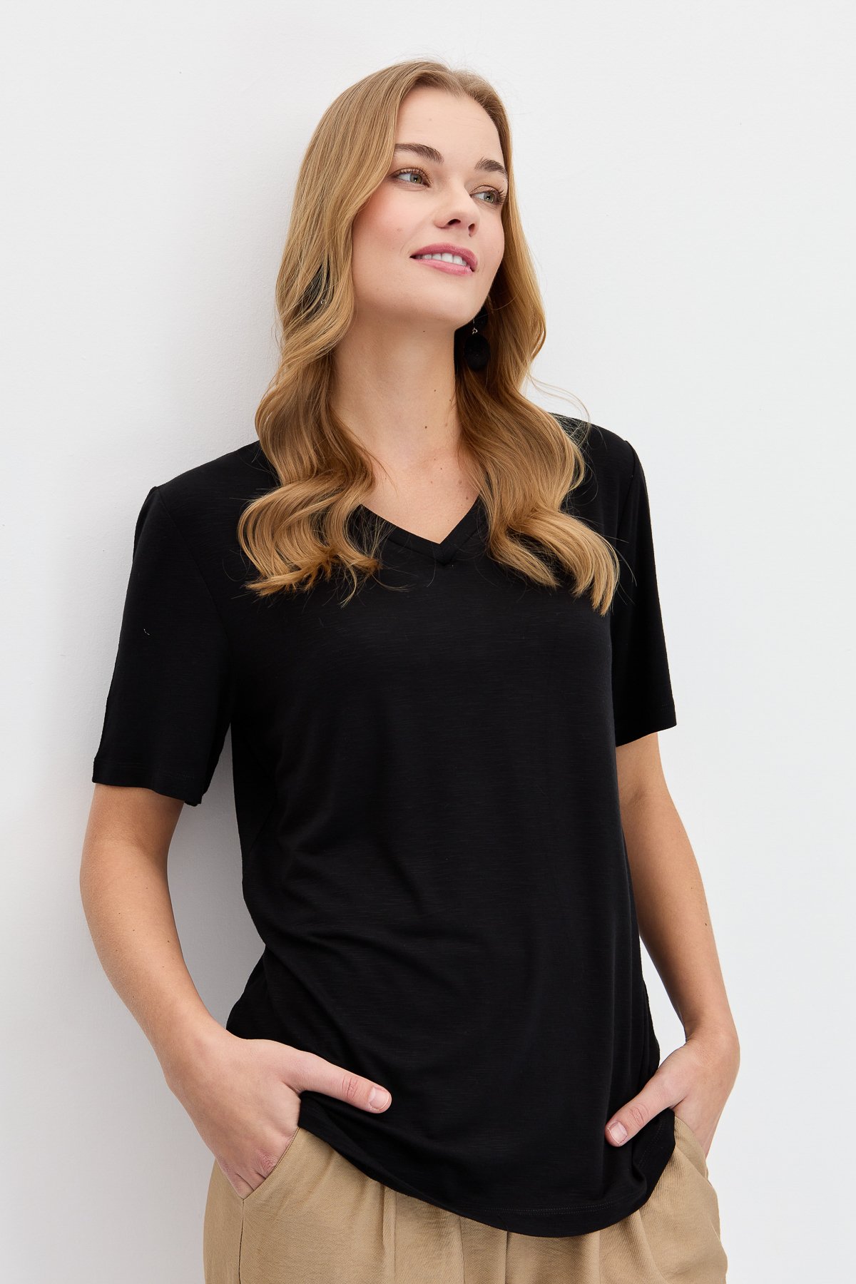 Women's V-Neck T-Shirt Black