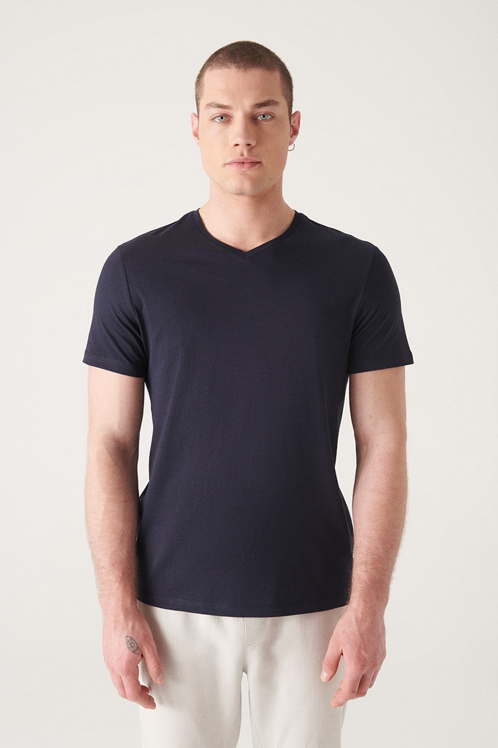 Lacivert V Yaka Düz T-Shirt E001001-11 - AVVA