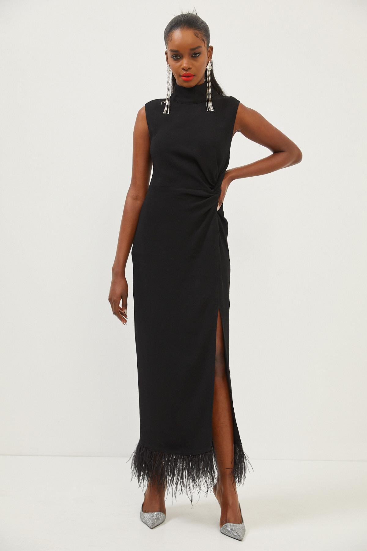 Kadın Siyah Dik Yaka Kolsuz Tüy Detaylı Maksi Boy Yırtmaçlı Elbise  ST070W40150901 | Setre