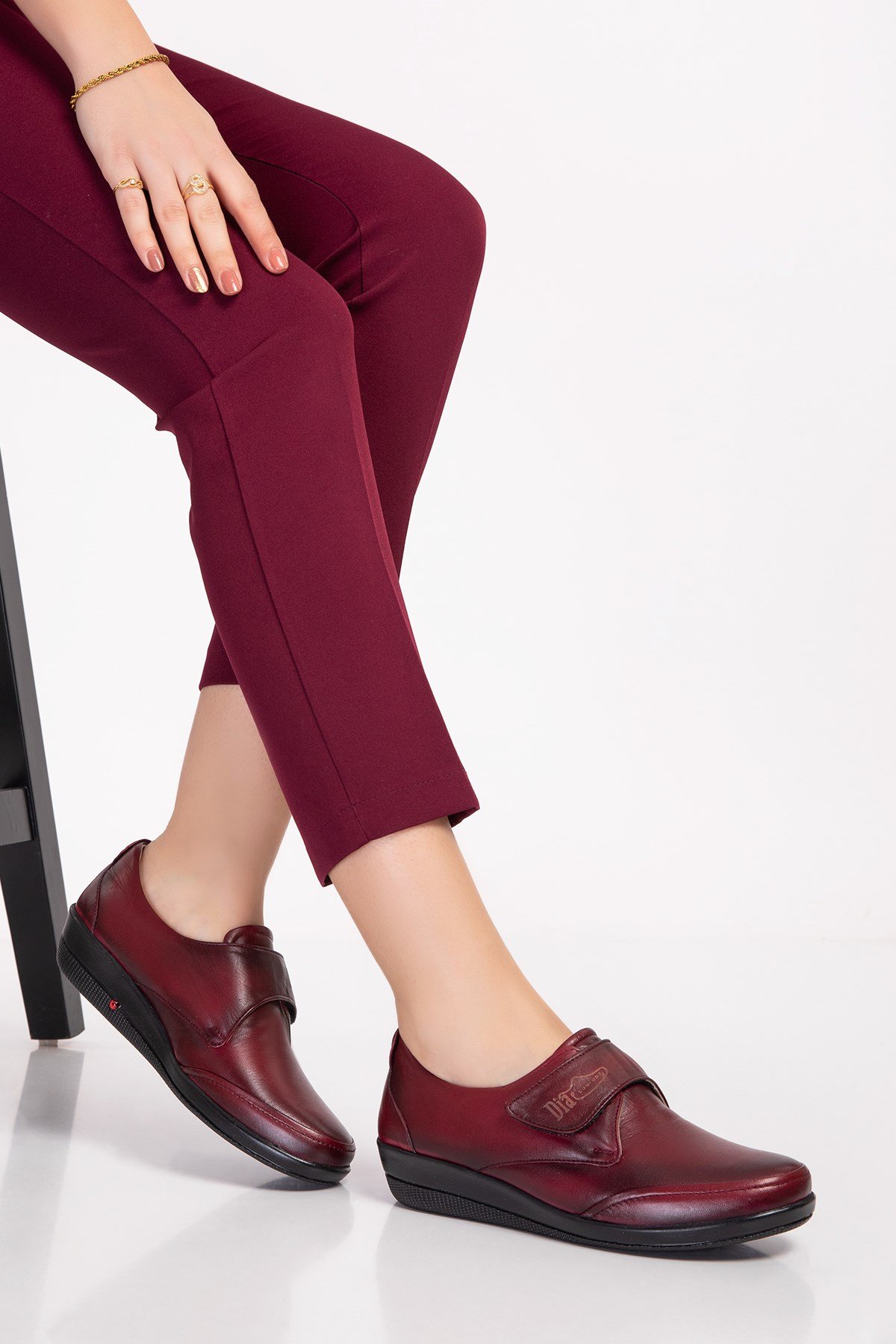 Burgundy deals shoes women