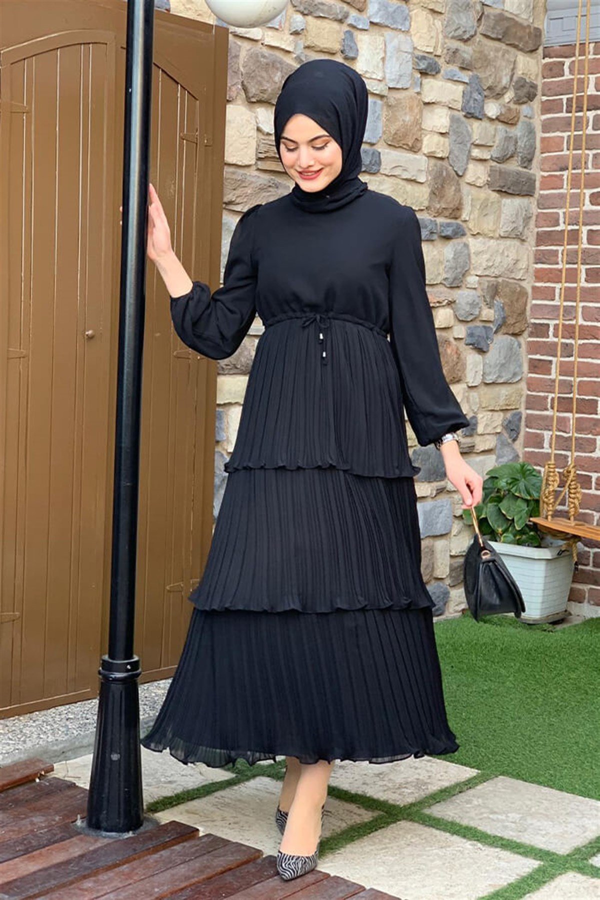 Yeni Sezon Siyah Elbise Etek Katlı Piliseli Bel Büzülebilir Kol Lastik  Detay Modelleri