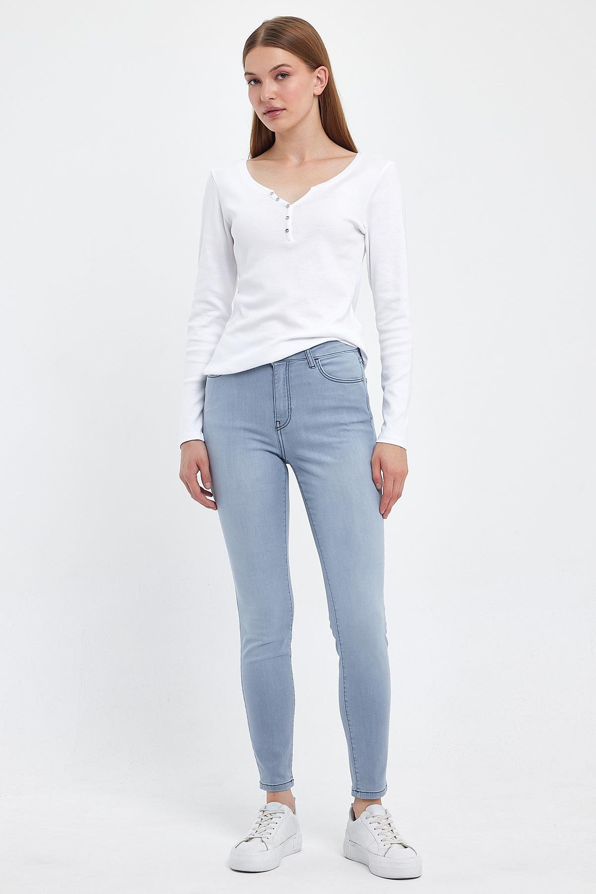 Kadın Matilda Beyaz Düğme Detaylı Vücuda Oturan Uzun Kollu Tişört - Vena  Jeans