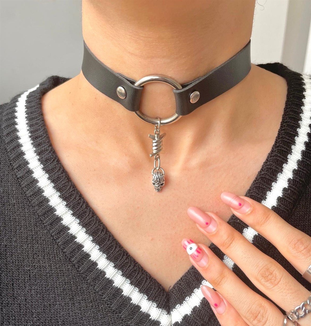 Skull choker on sale